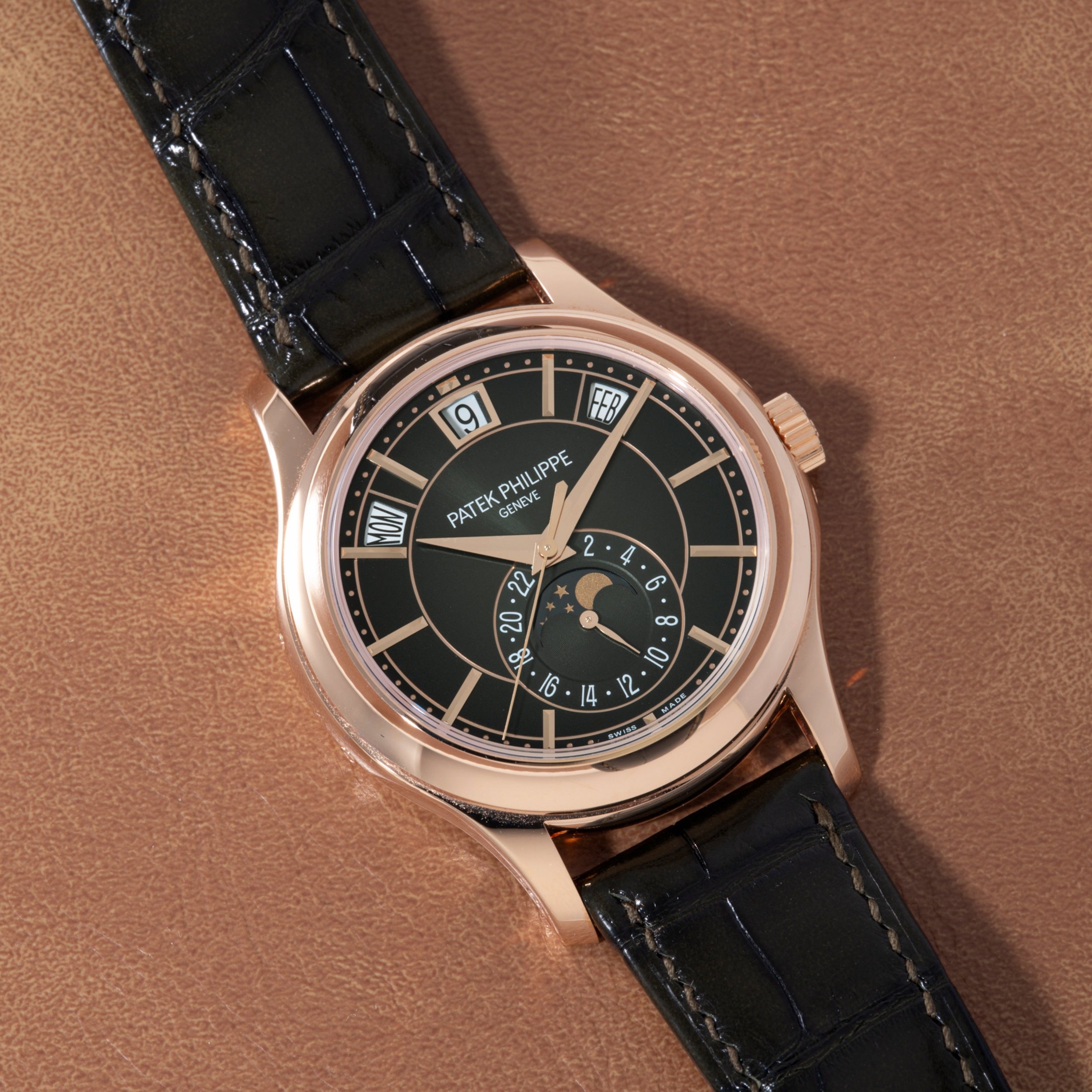 تصویر منبع؛ ساعت Patek Philippe Annual Calendar Moonphase Ref. 5205R-011