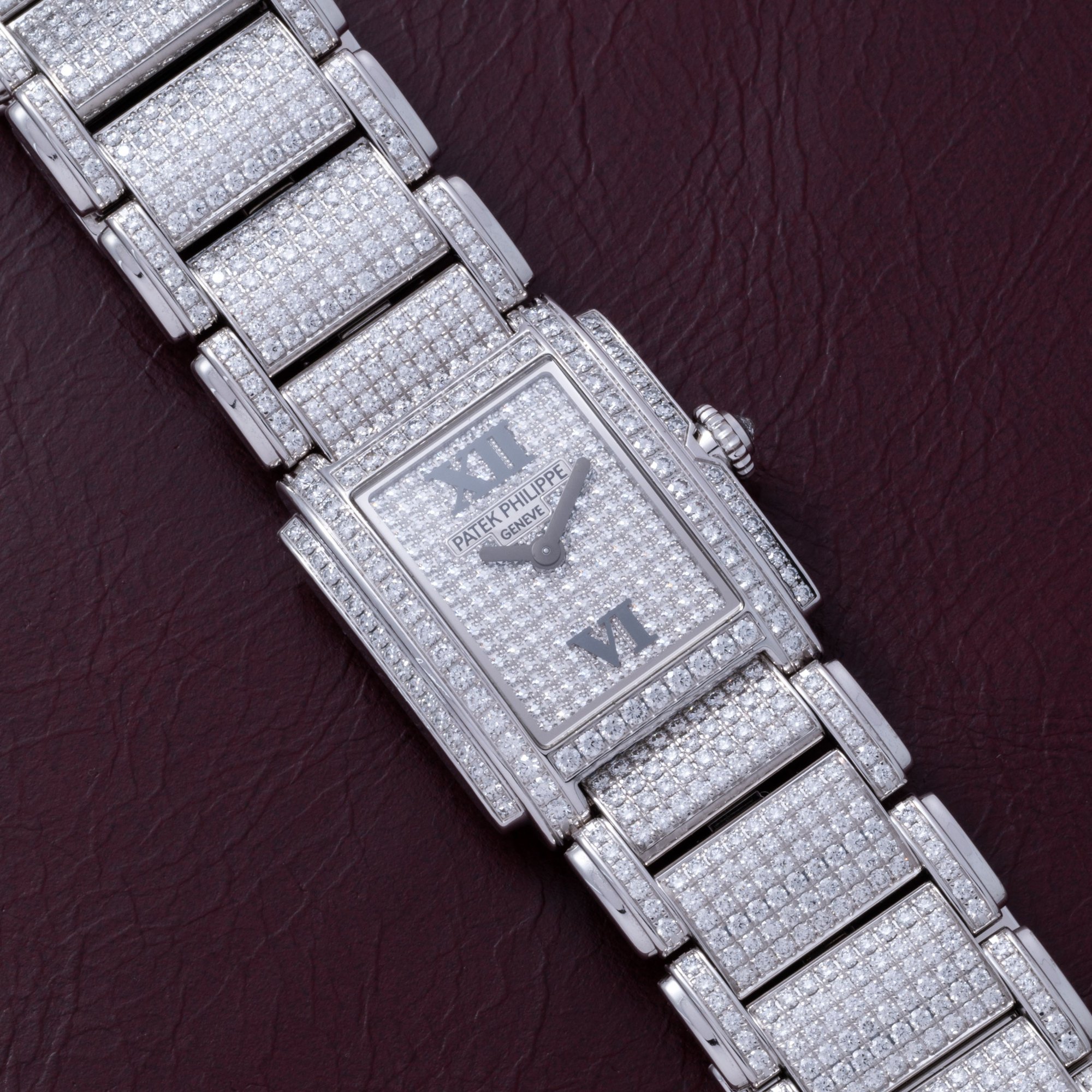 تصویر منبع؛ ساعت مچی Patek Philippe Twenty-4 Diamonds رفرنس 4909/50G-001