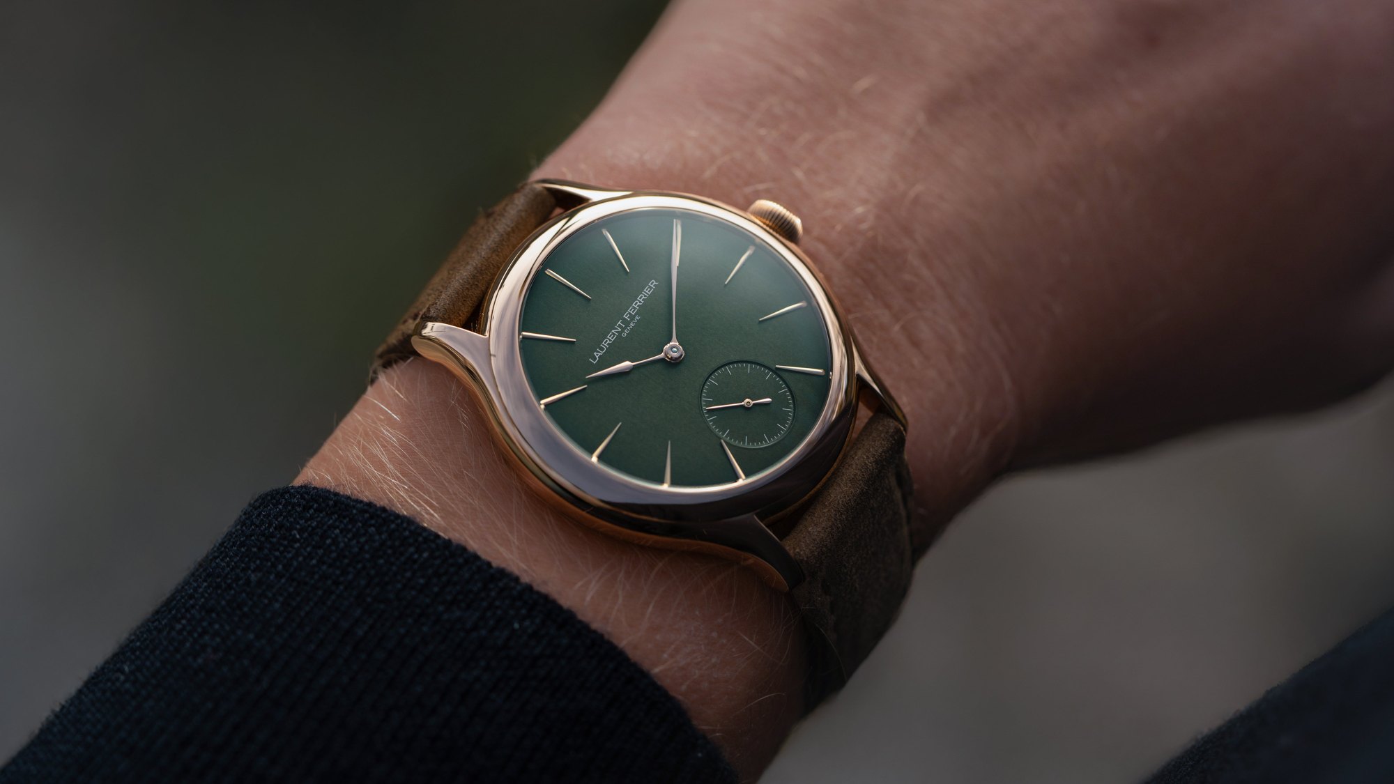 تصویر منبع؛ ساعت مچی Laurent Ferrier مدل Classic Micro-Rotor Evergreen از طلای صورتی