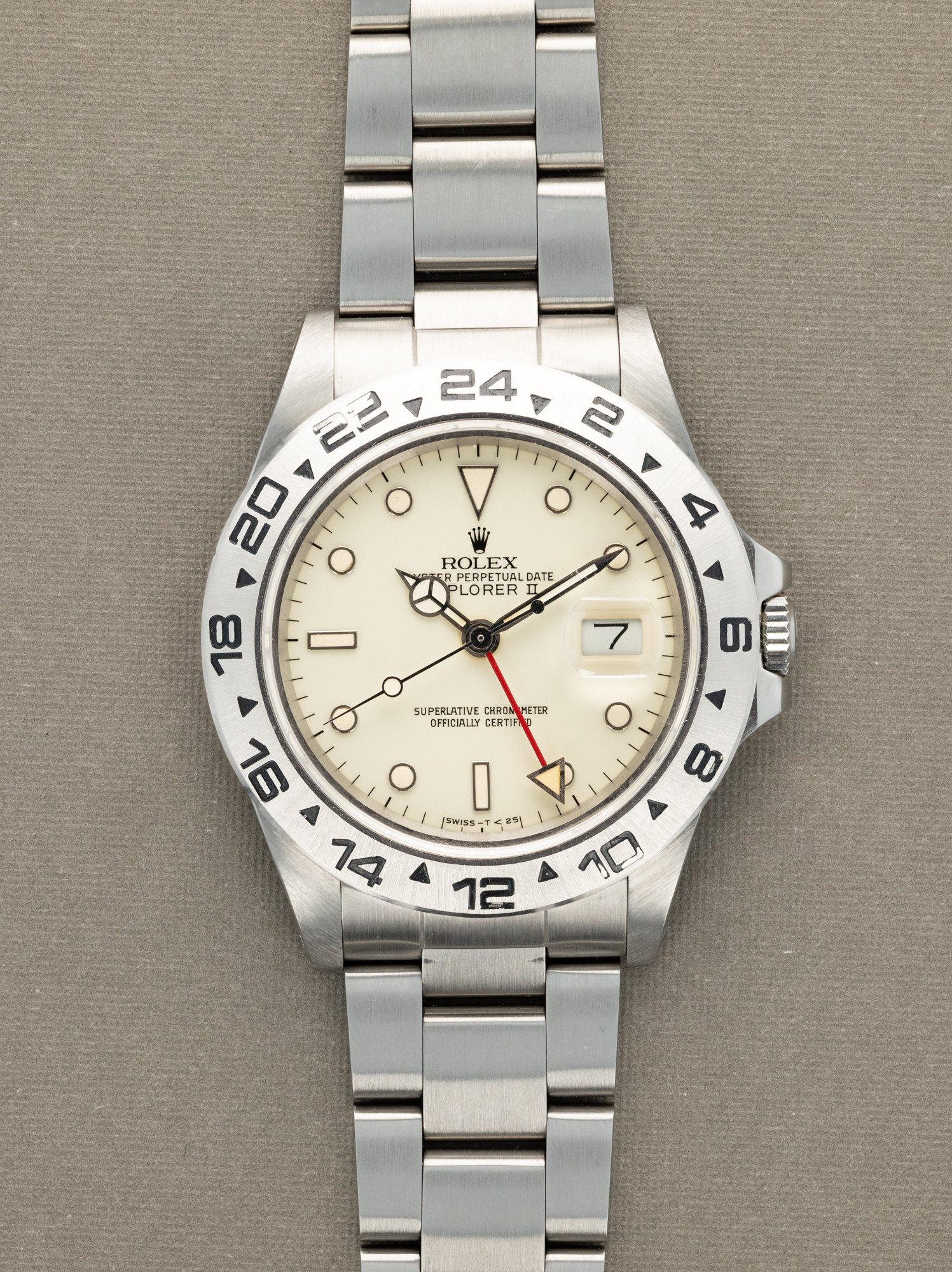 تصویر منبع؛ ساعت مچی رولکس Rolex Explorer II رفرنس 16550 با صفحه کرم ریل به همراه جعبه و مدارک