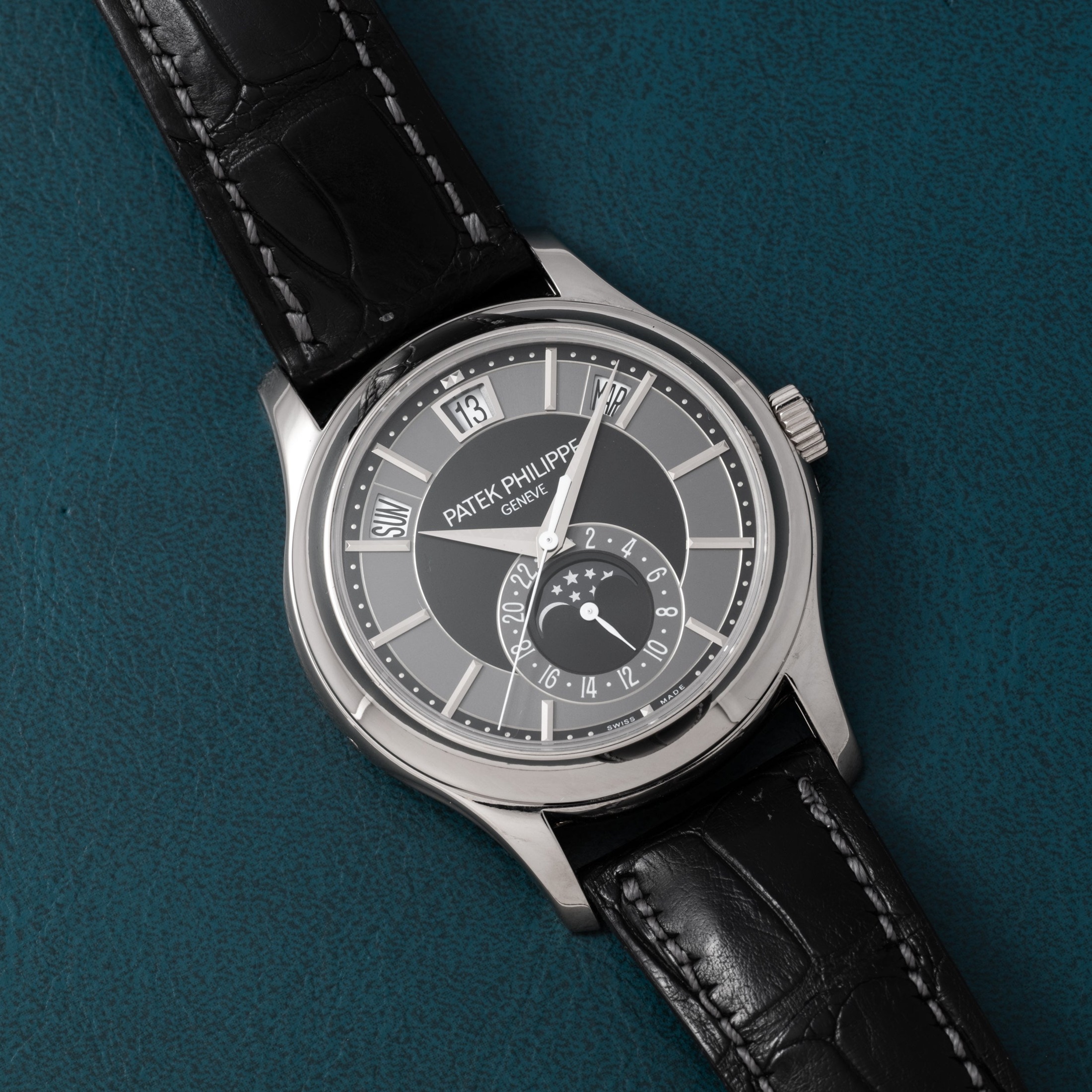 تصویر منبع؛ ساعت Patek Philippe Annual Calendar Moonphase مدل 5205G-010