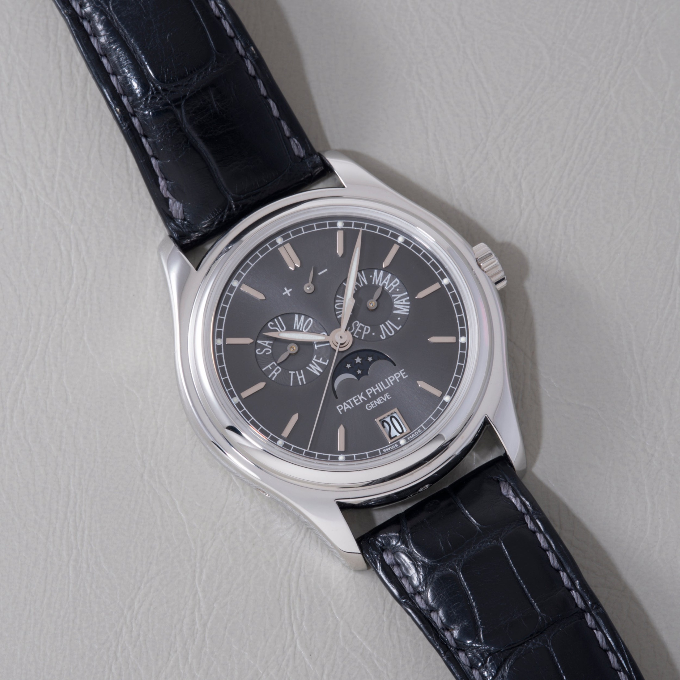 تصویر منبع؛ ساعت Patek Philippe Annual Calendar Moonphase مدل 5146P-001