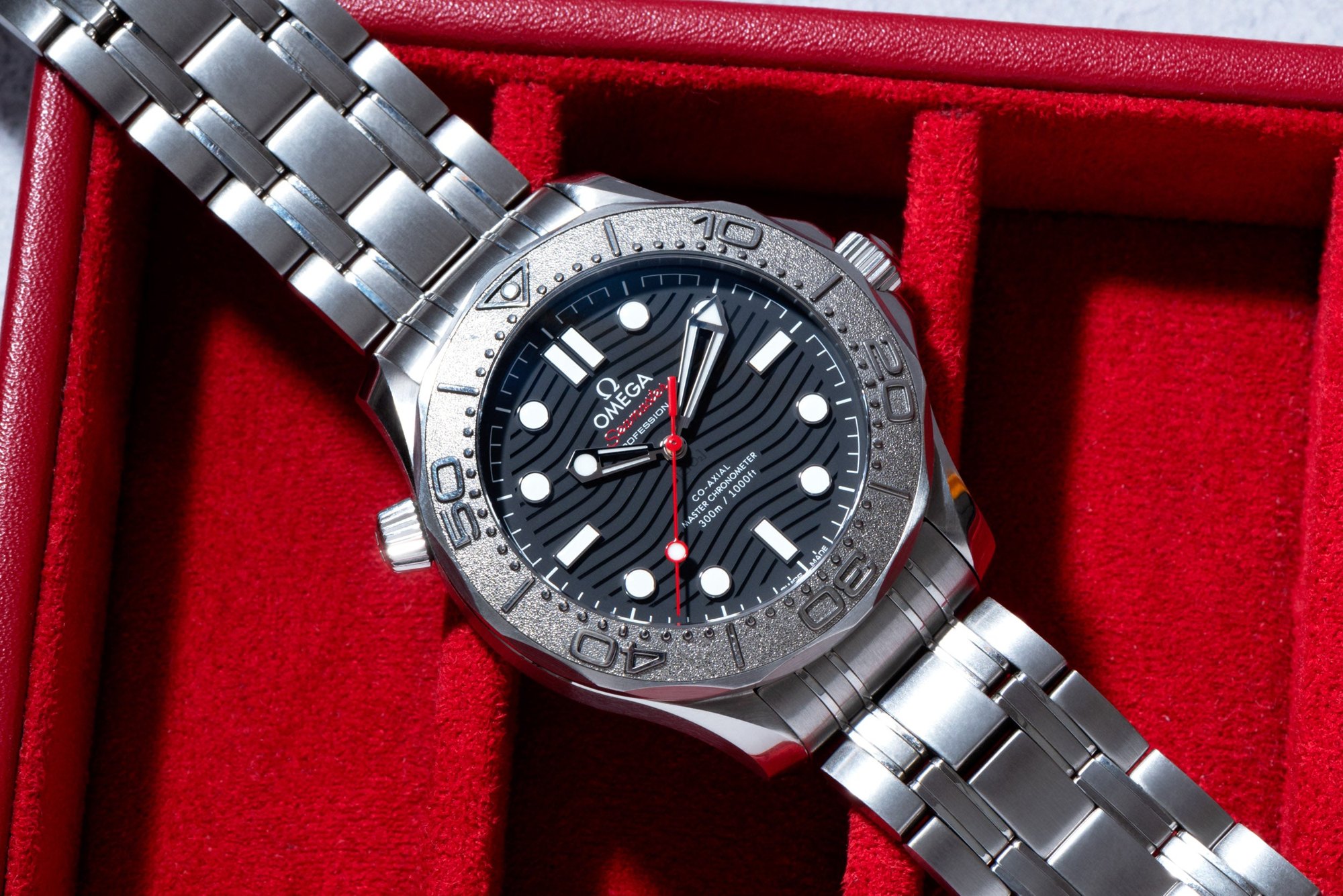 تصویر منبع؛ ساعت امگا Omega Seamaster Diver 300M Nekton Edition رفرنس 210.30.42.20.01.002