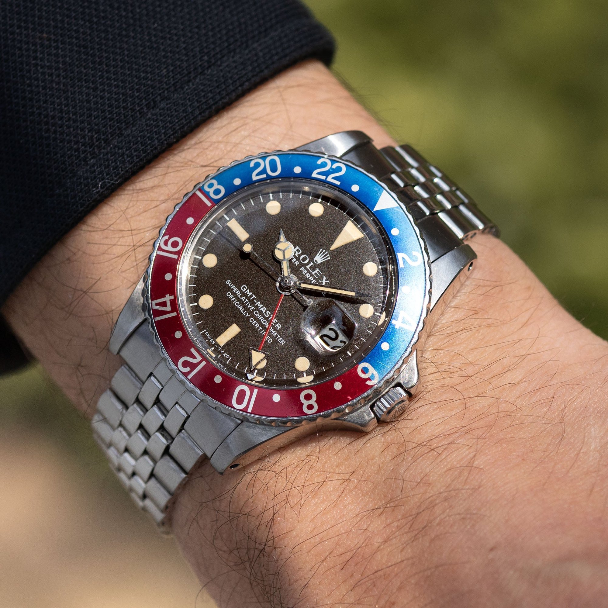 تصویر منبع؛ ساعت مچی رولکس Rolex GMT-Master رفرنس 1675 با صفحه تروپیکال و بزل پپسی