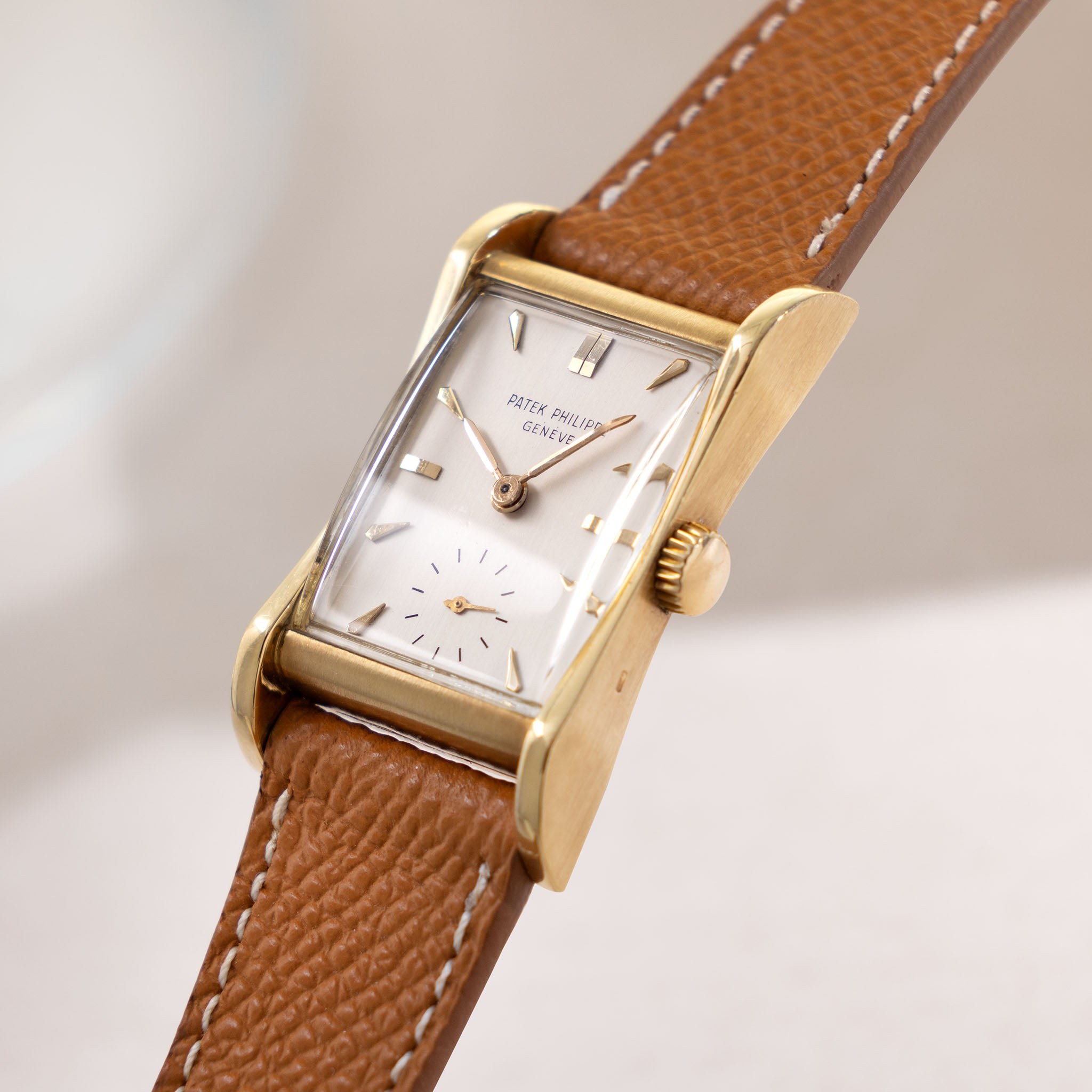ساعت مچی مردانه کلاسیک Patek Philippe مدل Hour Glass رفرنس 2456J از طلای ۱۸ عیار زرد حدود ۱۹۵۰
