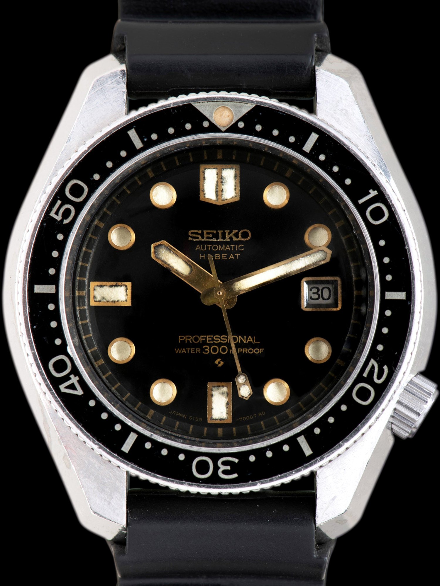 تصویر منبع؛ ساعت مچی غواصی Seiko Hi-Beat Professional Diver مدل 6159-7001 محصول ۱۹۶۹