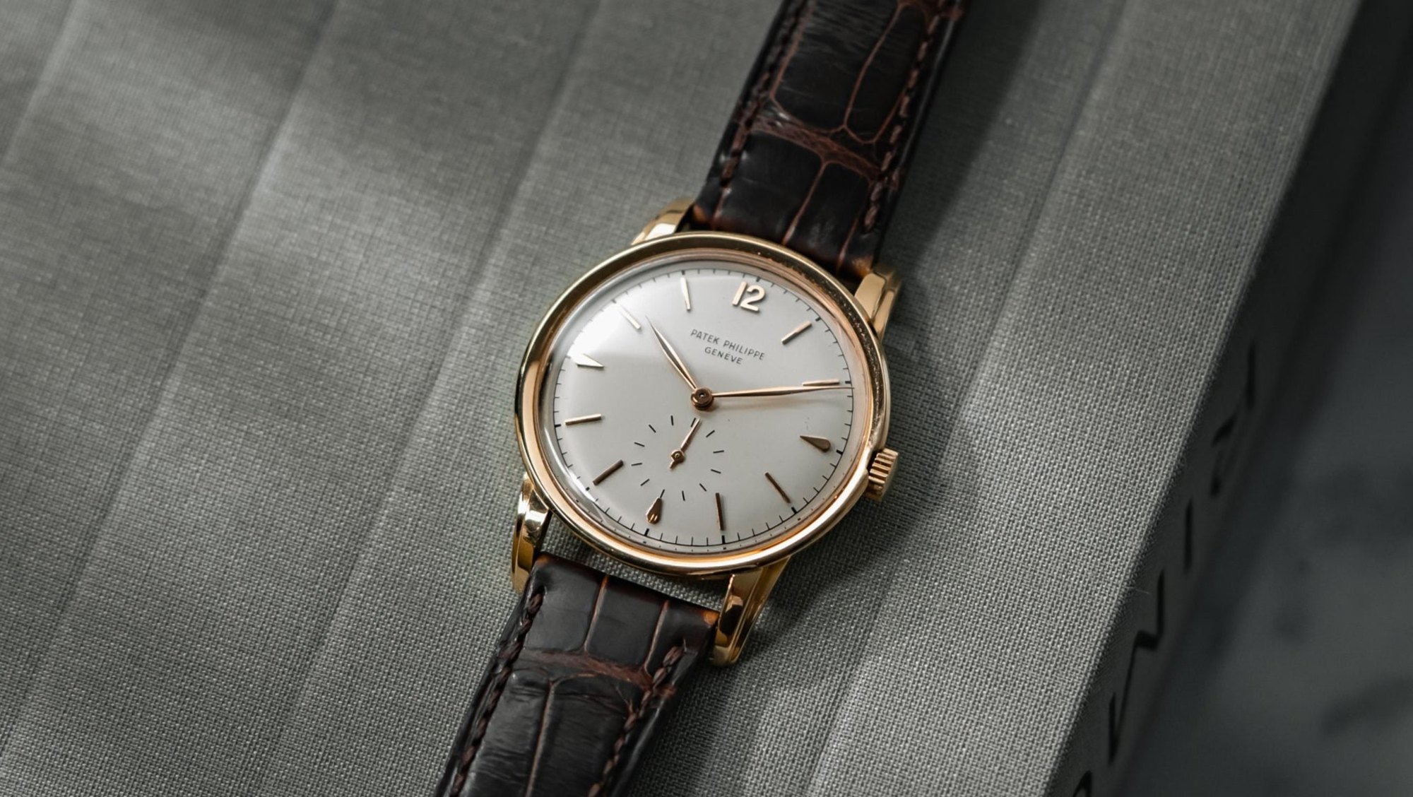 تصویر منبع؛ ساعت مچی Patek Philippe Calatrava رفرنس 2452 از طلای رزگلد