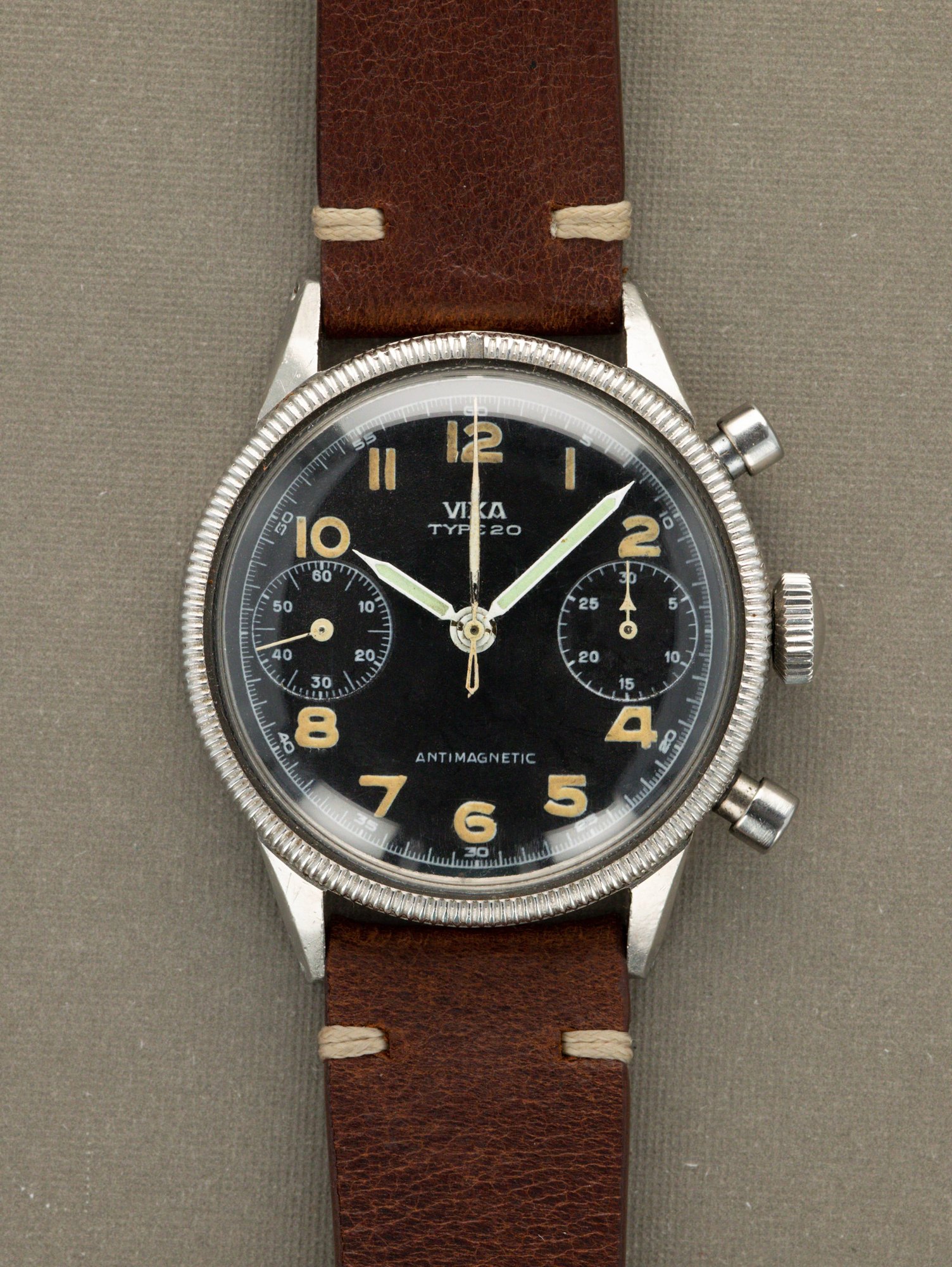 تصویر منبع؛ ساعت مچی نظامی خلبانی Vixa Type 20 Flyback Chronograph