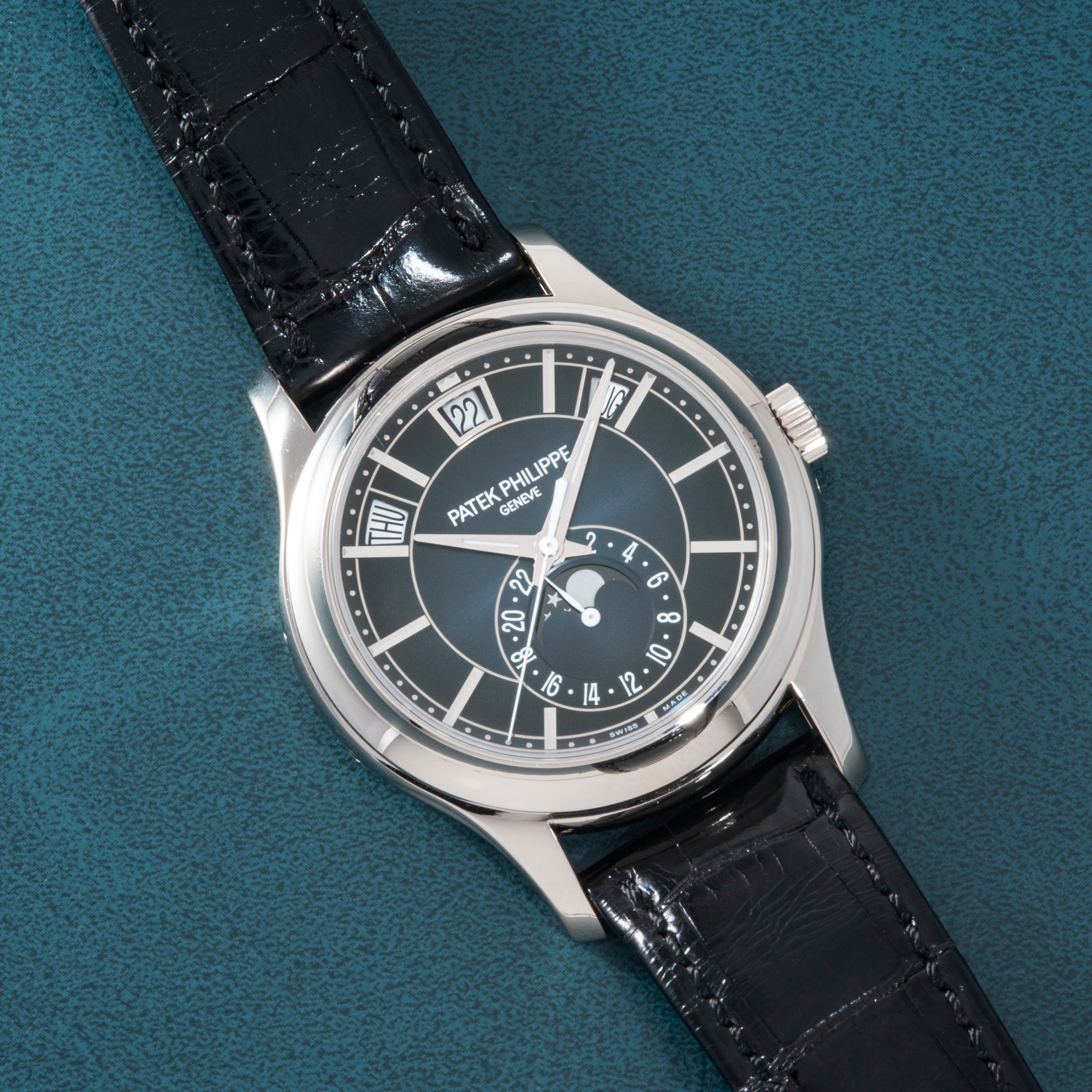 تصویر منبع؛ ساعت Patek Philippe Annual Calendar Moonphase مدل 5205G-013