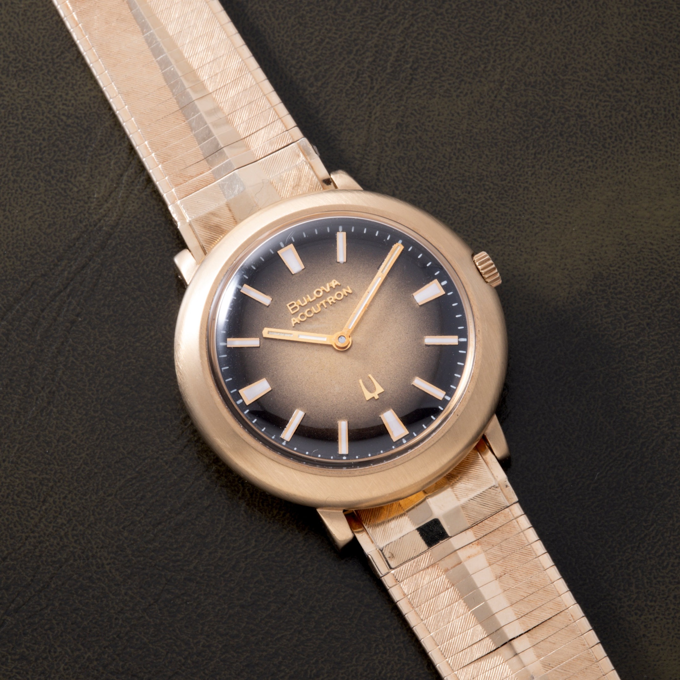 تصویر منبع؛ ساعت Bulova Accutron 'Brown Fumé'