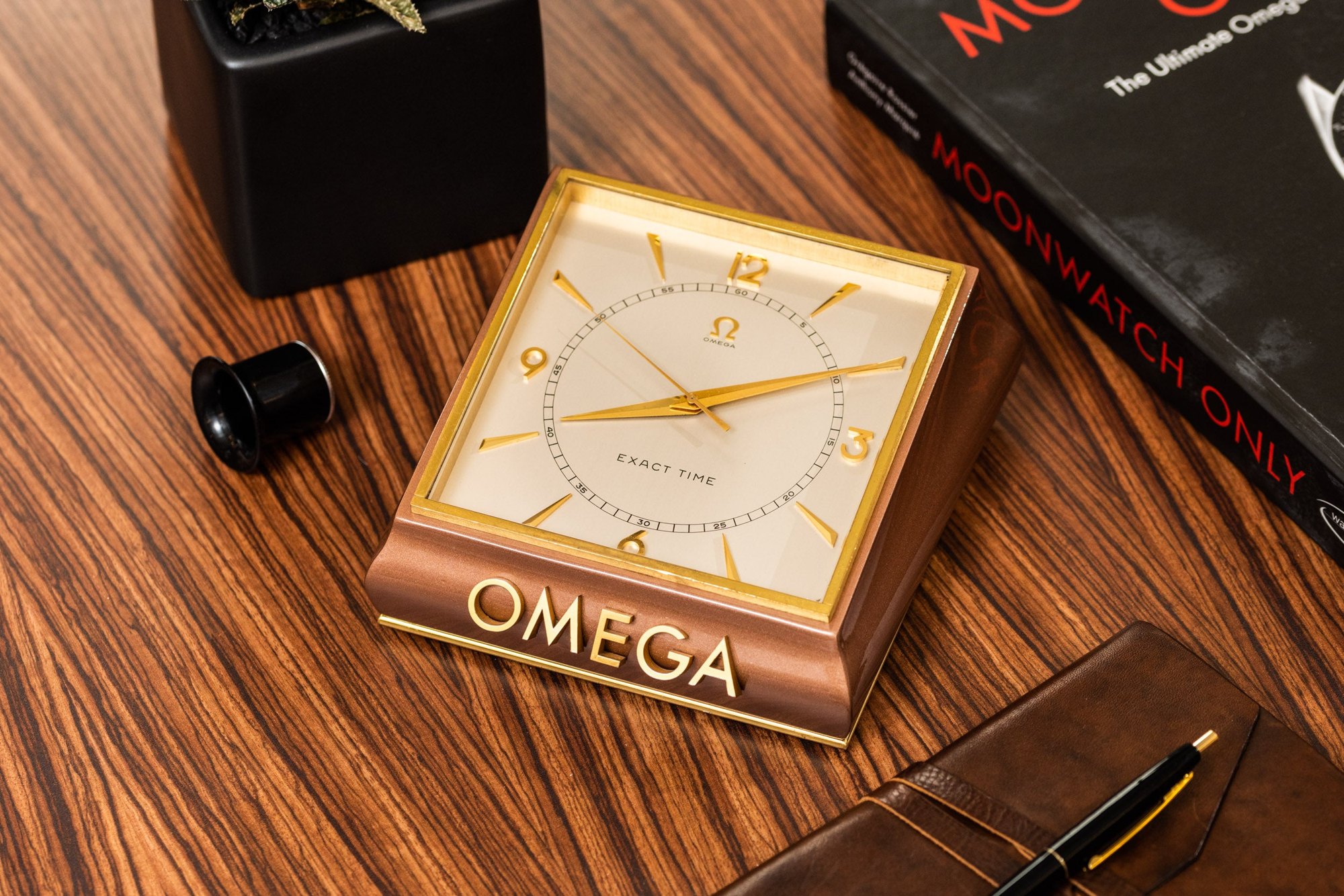 تصویر منبع؛ ساعت رومیزی Omega مدل Exact Time دهه ۱۹۵۰