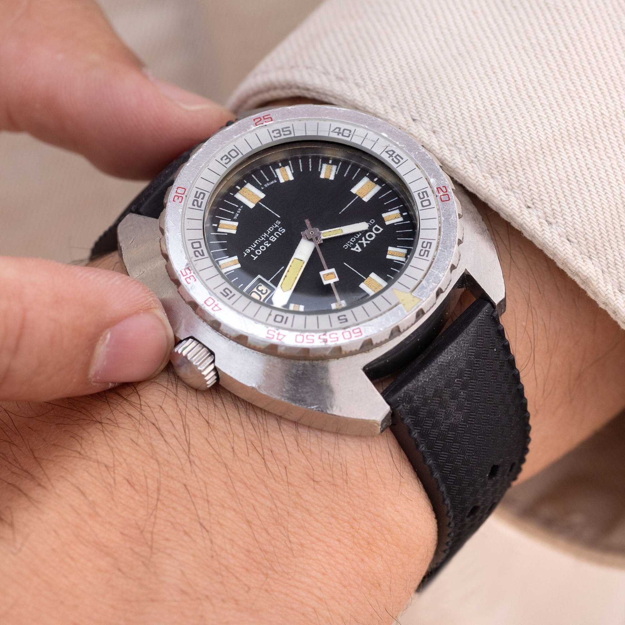 تصویر منبع؛ ساعت مچی غواصی اتوماتیک Doxa Sub 300T Sharkhunter رفرنس 11899 /4