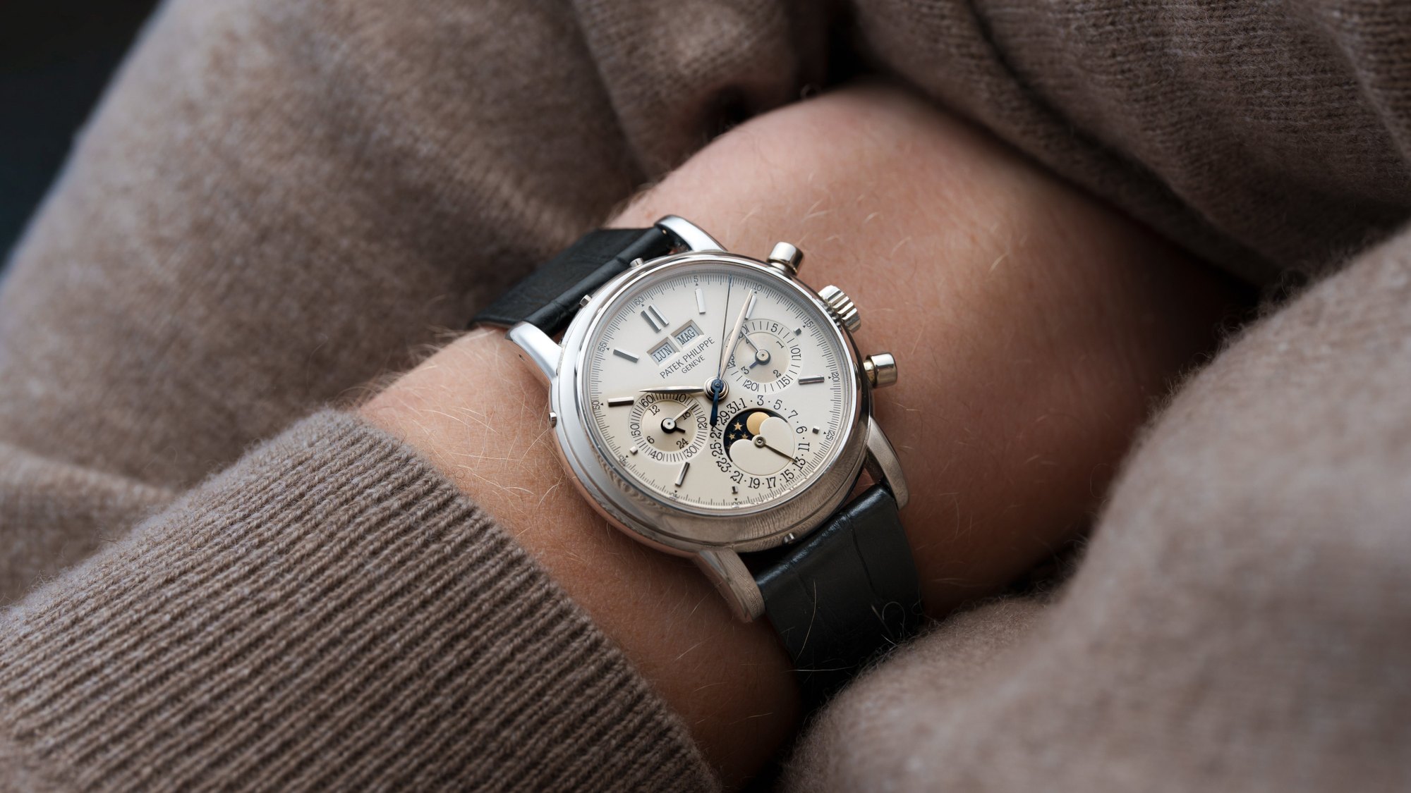 تصویر منبع؛ ساعت مچی Patek Philippe رفرنس 3970EP سری دوم تقویم دائمی کرنوگراف پلاتین