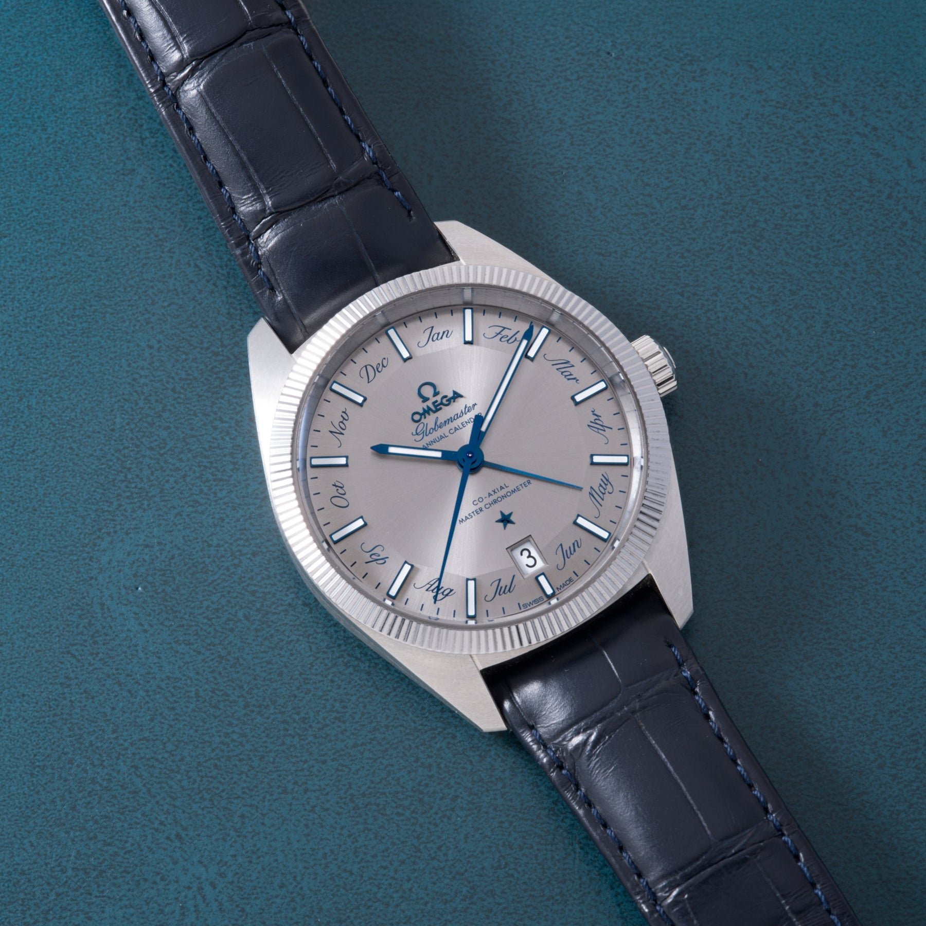 تصویر منبع؛ ساعت مچی Omega Constellation Globemaster با صفحه نقرهای