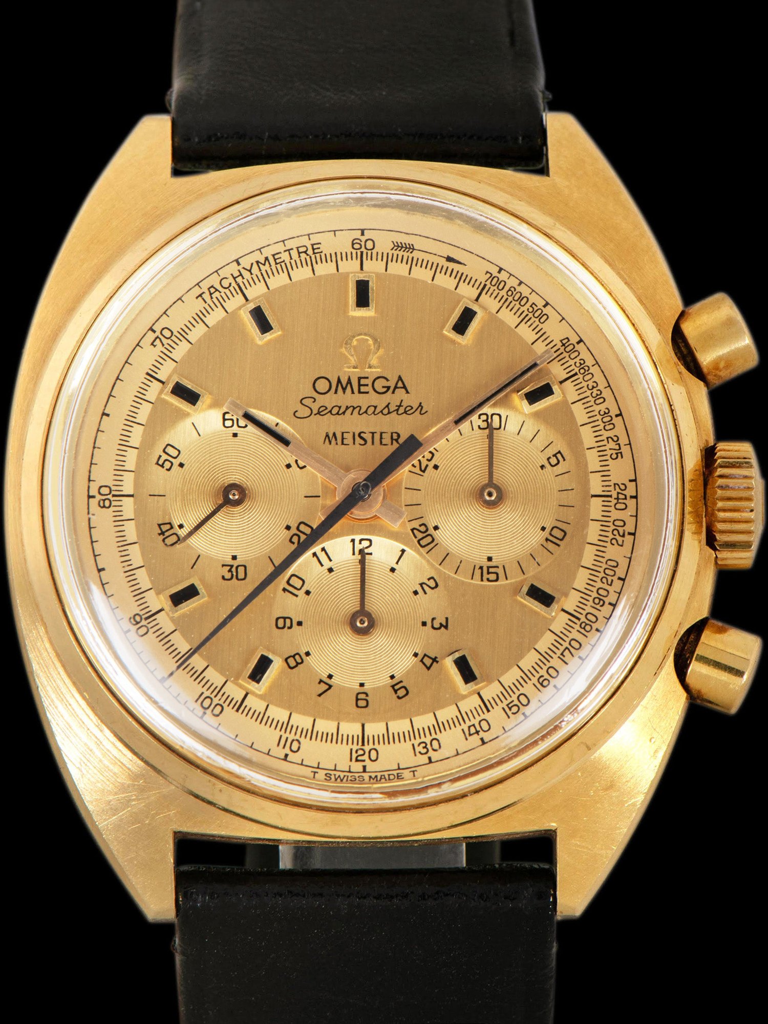 تصویر منبع؛ ساعت مچی کرنوگراف Omega Seamaster با قاب طلای ۱۸ عیار و صفحه Meister رفرنس 145.006-68