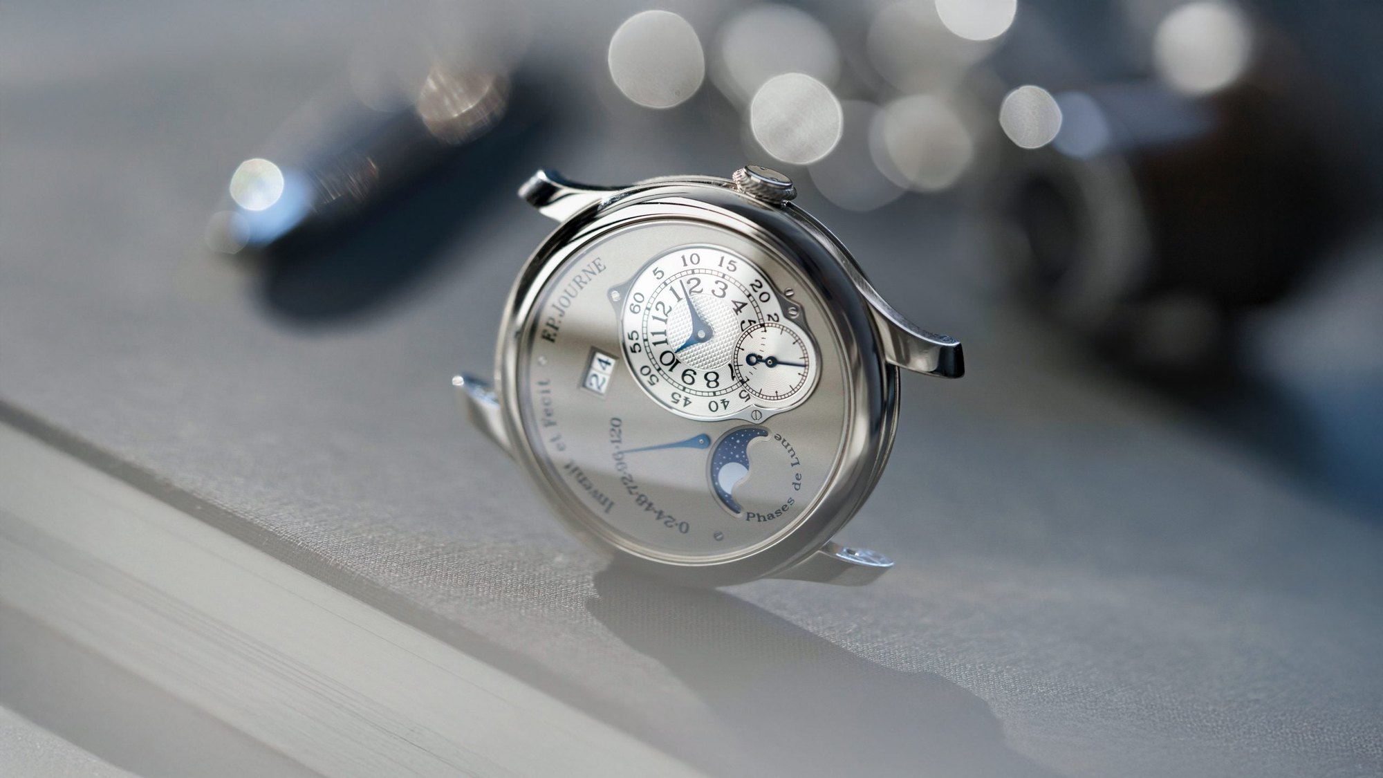 تصویر منبع؛ ساعت مچی F.P. Journe مدل Octa Lune پلاتین کالیبر 1300.2
