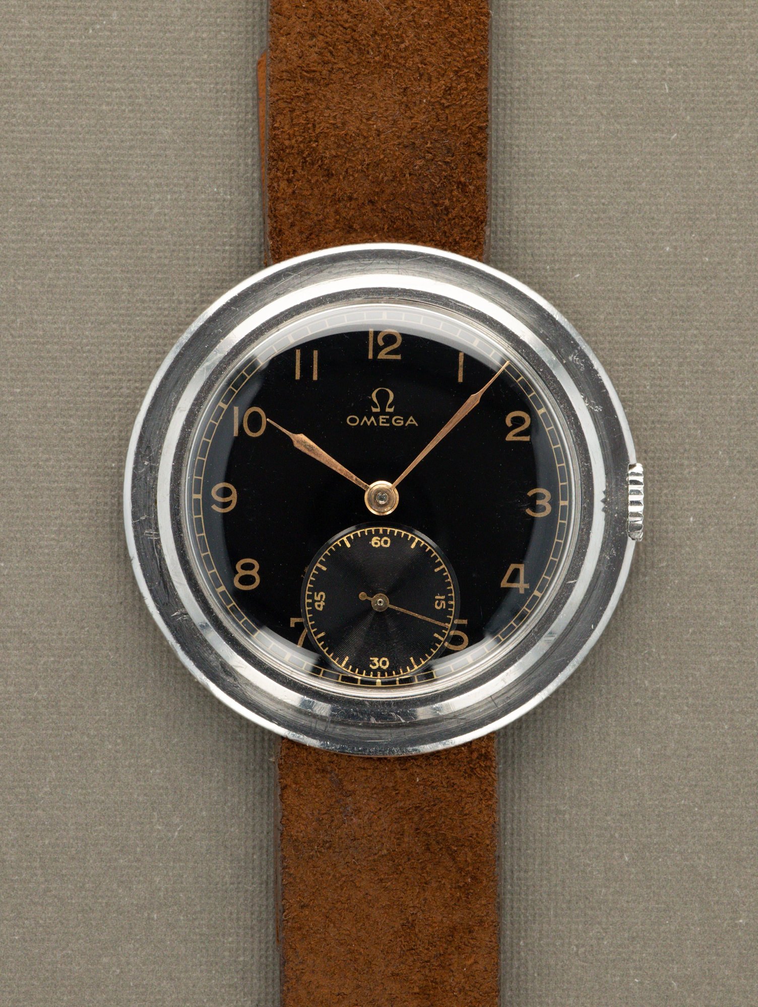 تصویر منبع؛ ساعت مچی امگا Omega Disco Volante 'UFO' مدل CK2245 با صفحه مشکی گیلت