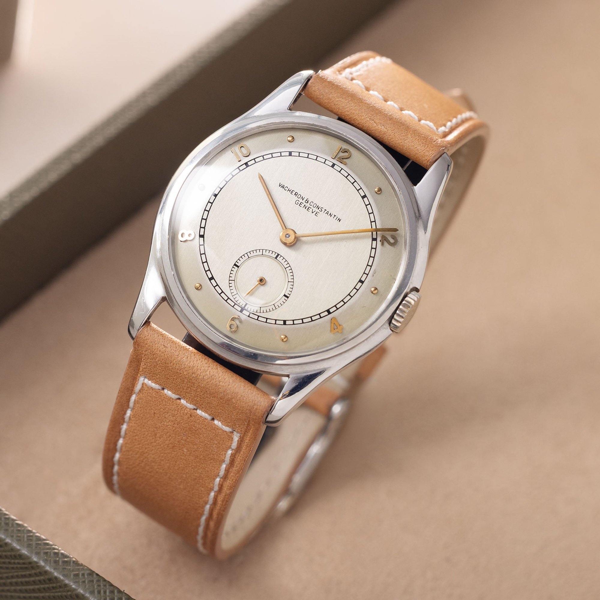 تصویر منبع؛ ساعت مچی واشرون کنستانتین Vacheron Constantin طرح Calatrava با صفحه دو رنگ