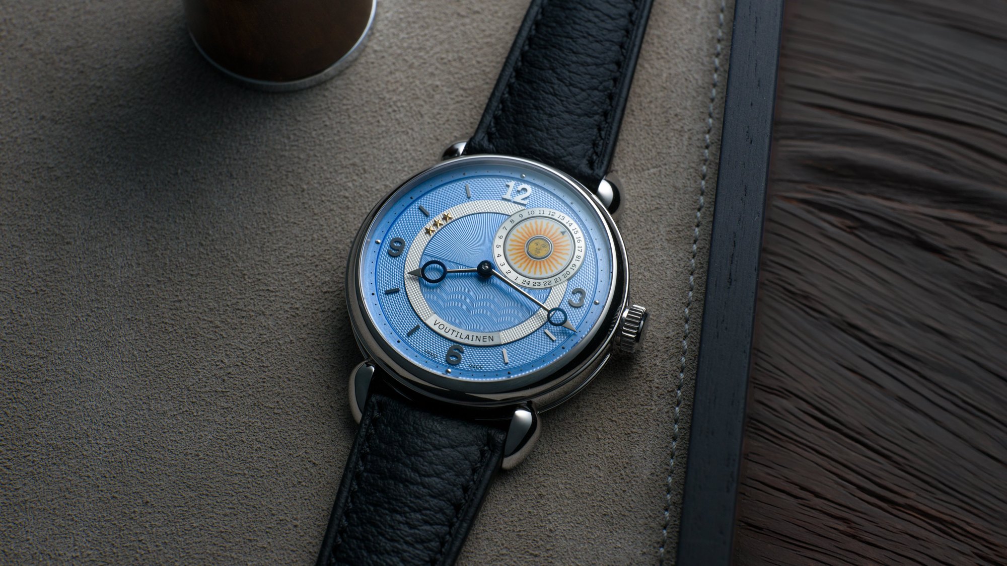 تصویر منبع؛ ساعت مچی Kari Voutilainen مدل GMT Pièce Unique تیتانیوم