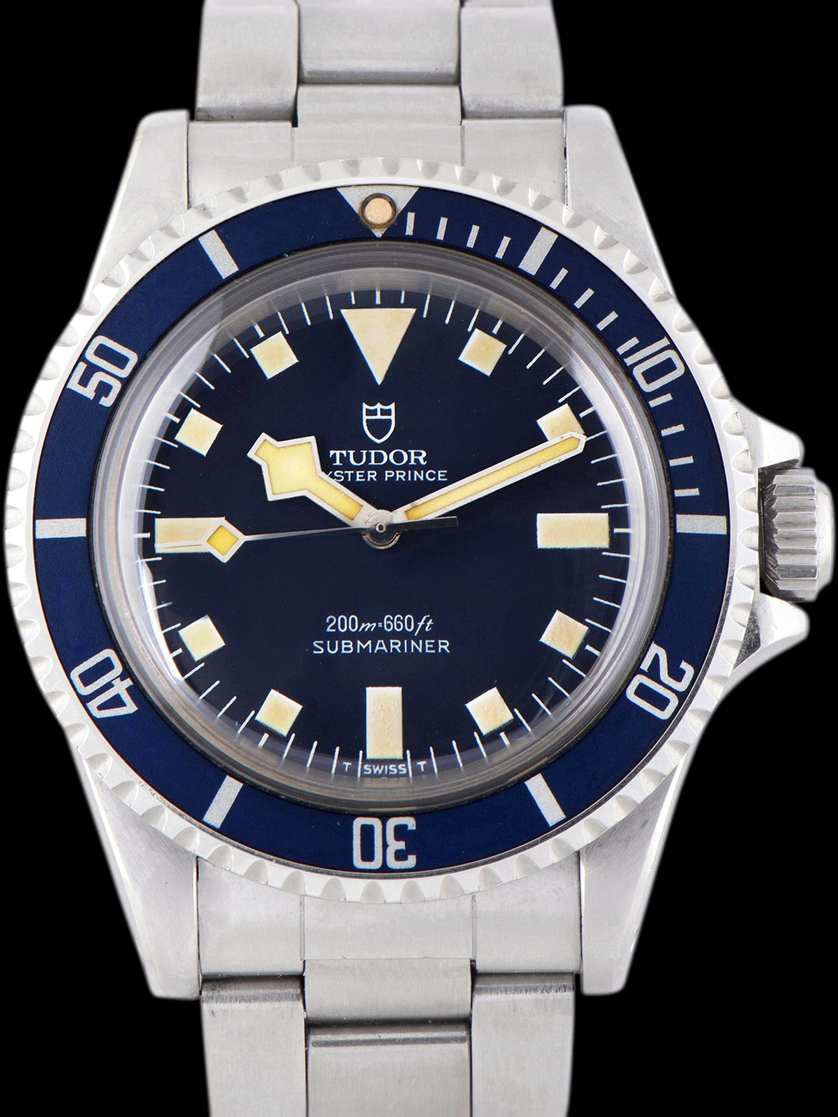 تصویر منبع؛ ساعت مچی Tudor Submariner "Snowflake" مدل 94010 با صفحه آبی (۱۹۷۹)