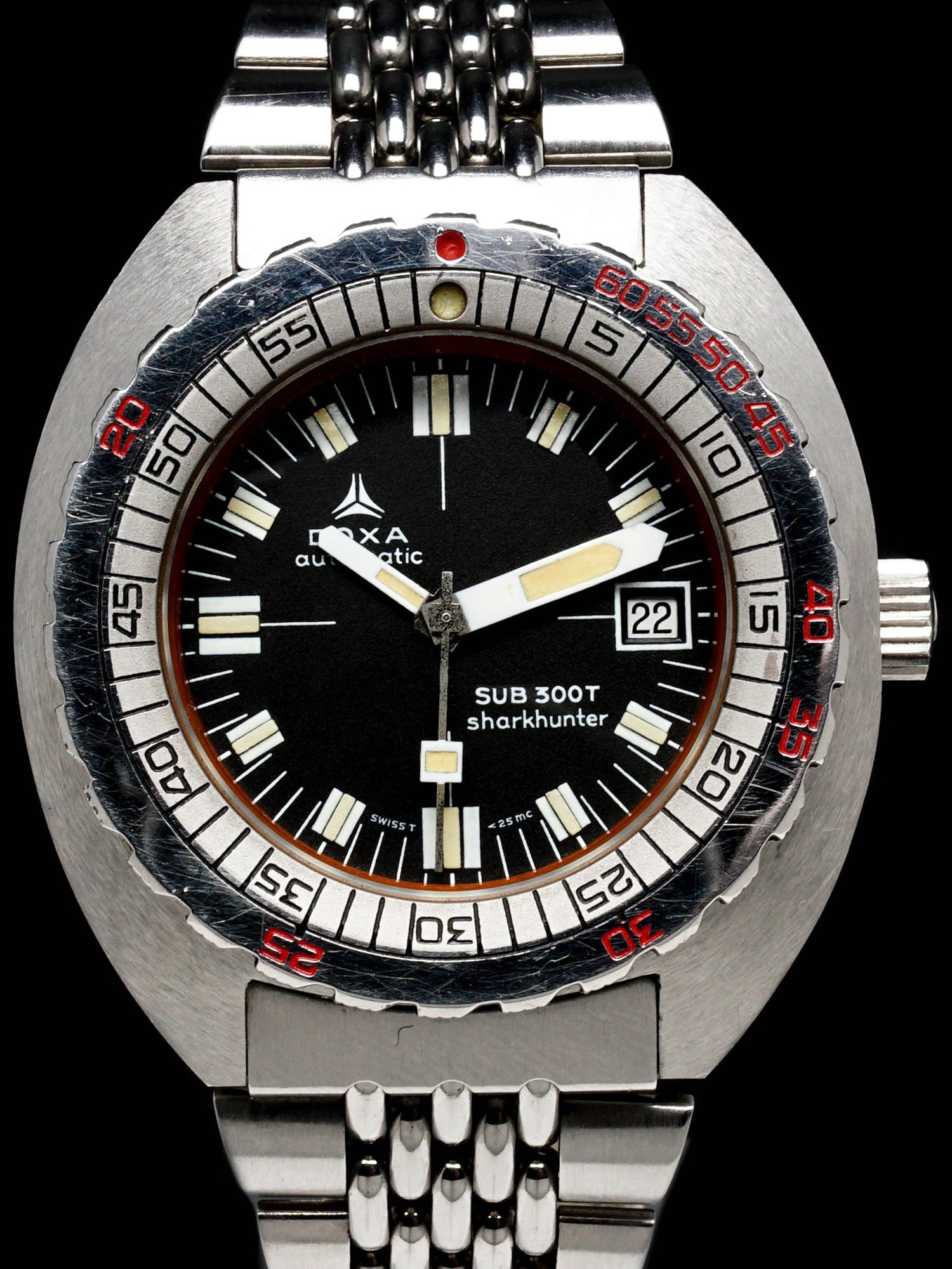 تصویر منبع؛ ساعت مچی غواصی DOXA Sub 300T Sharkhunter دوره سینکرون مدل ۱۹۷۵