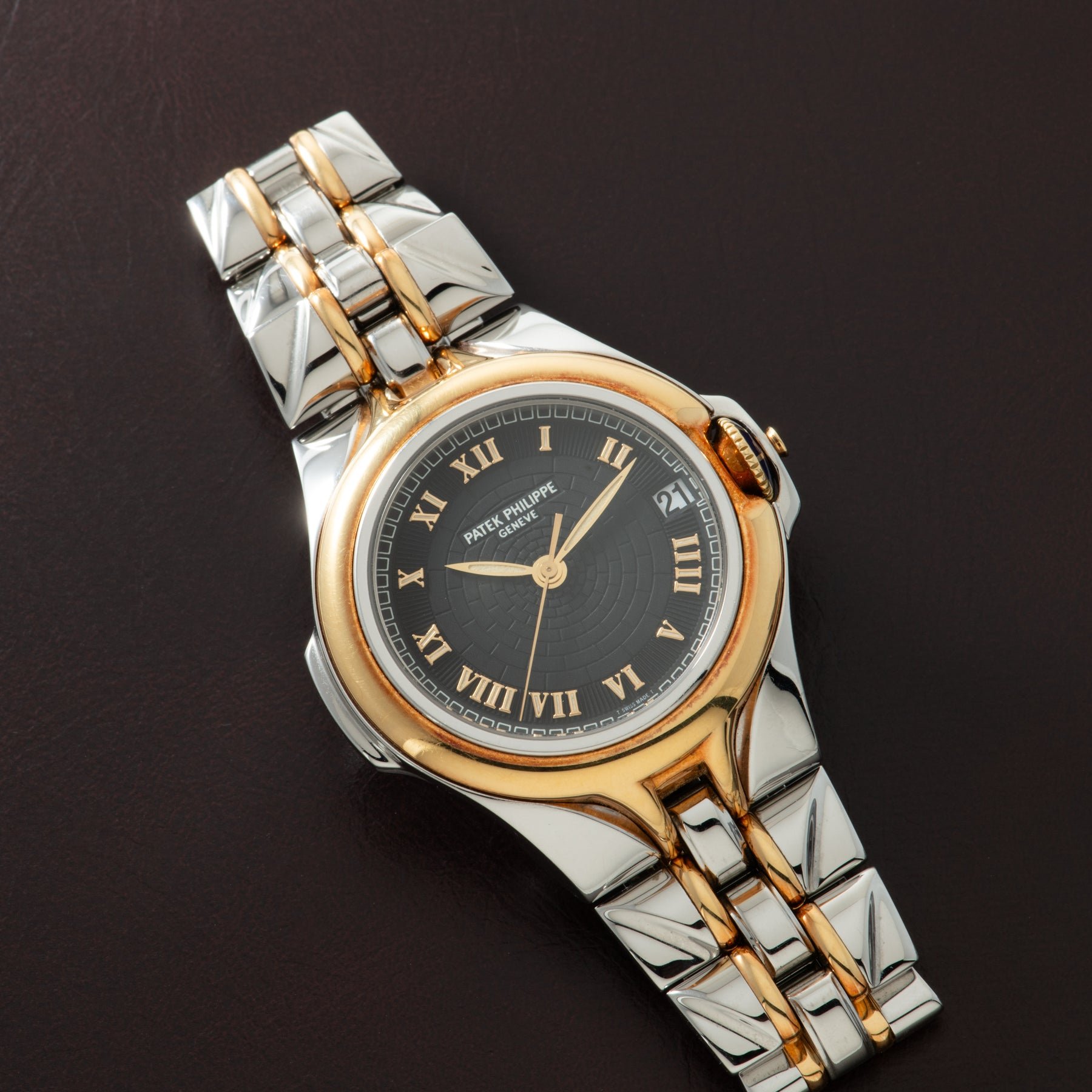 تصویر منبع؛ ساعت مچی دورنگ Patek Philippe Sculpture از استیل و طلای زرد