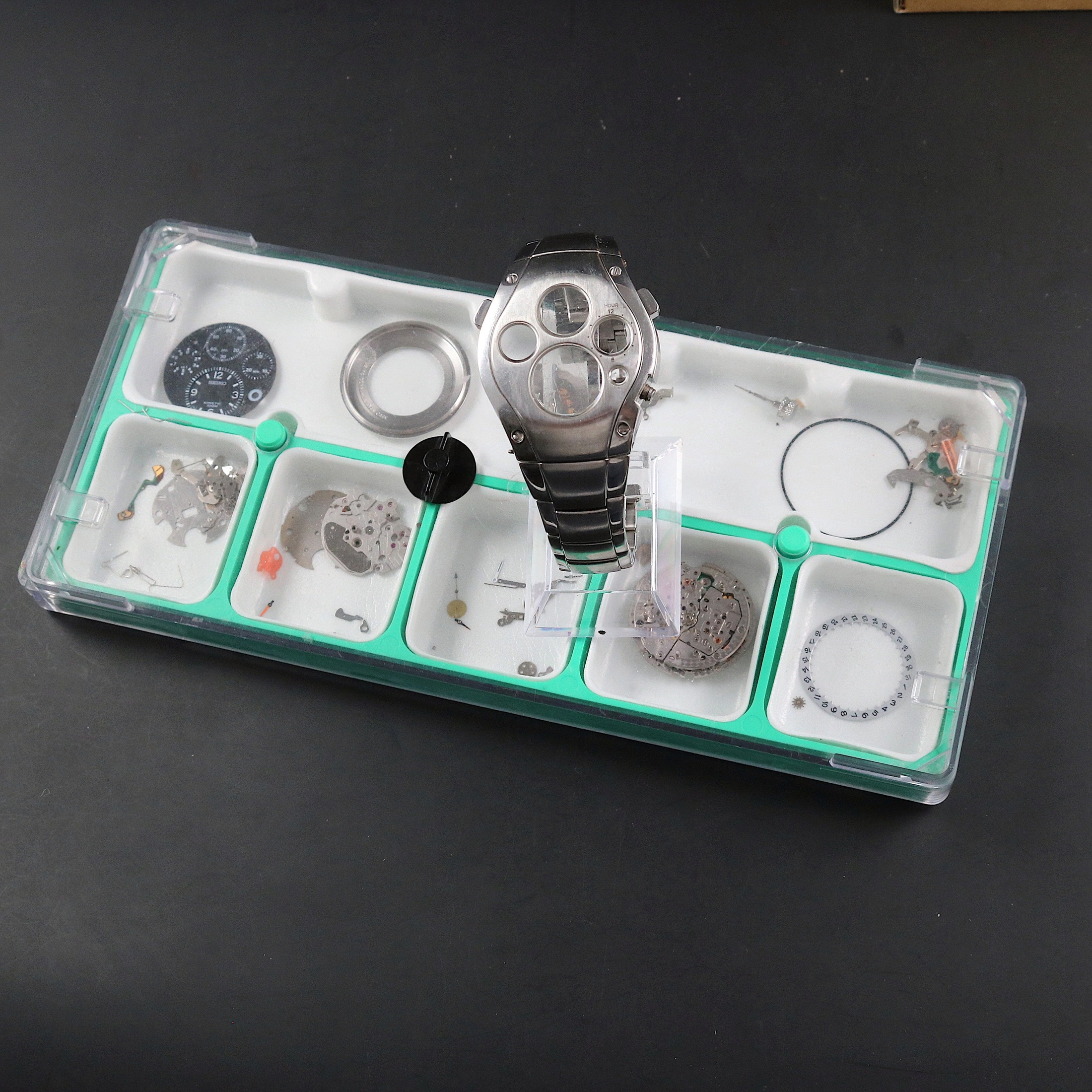 تصویر منبع؛ ساعت مچی Seiko Sportura Kinetic Chronograph رفرنس 9T82-0A50
