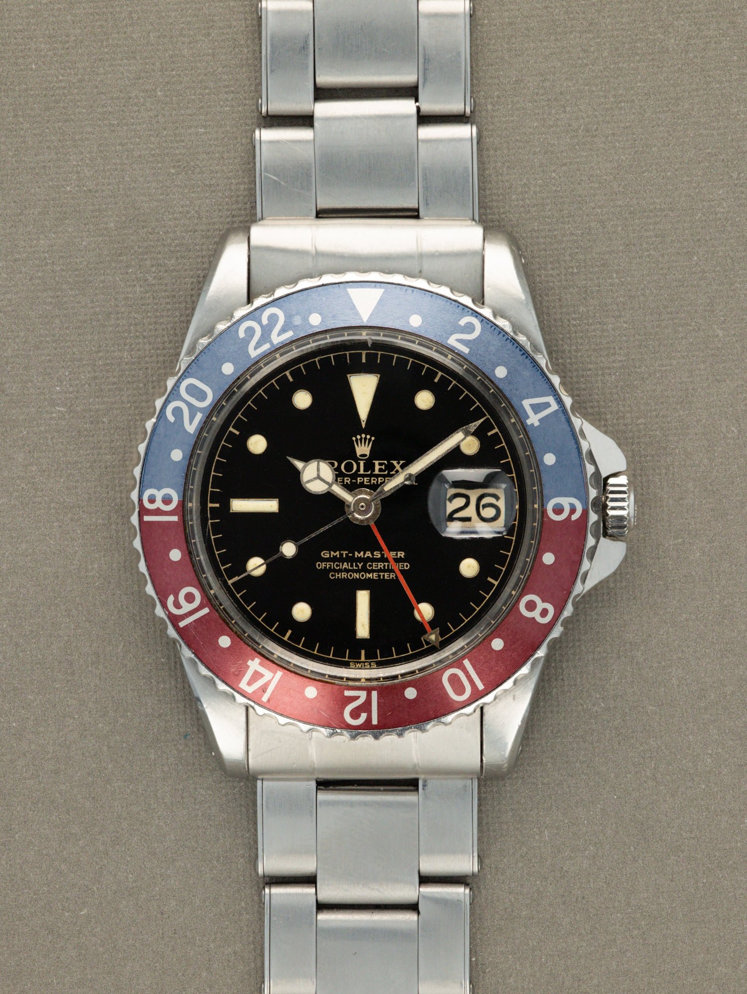 تصویر منبع؛ ساعت مچی Rolex GMT-Master رفرنس 1675 با محافظ دسته کوک PCG و صفحه OCC