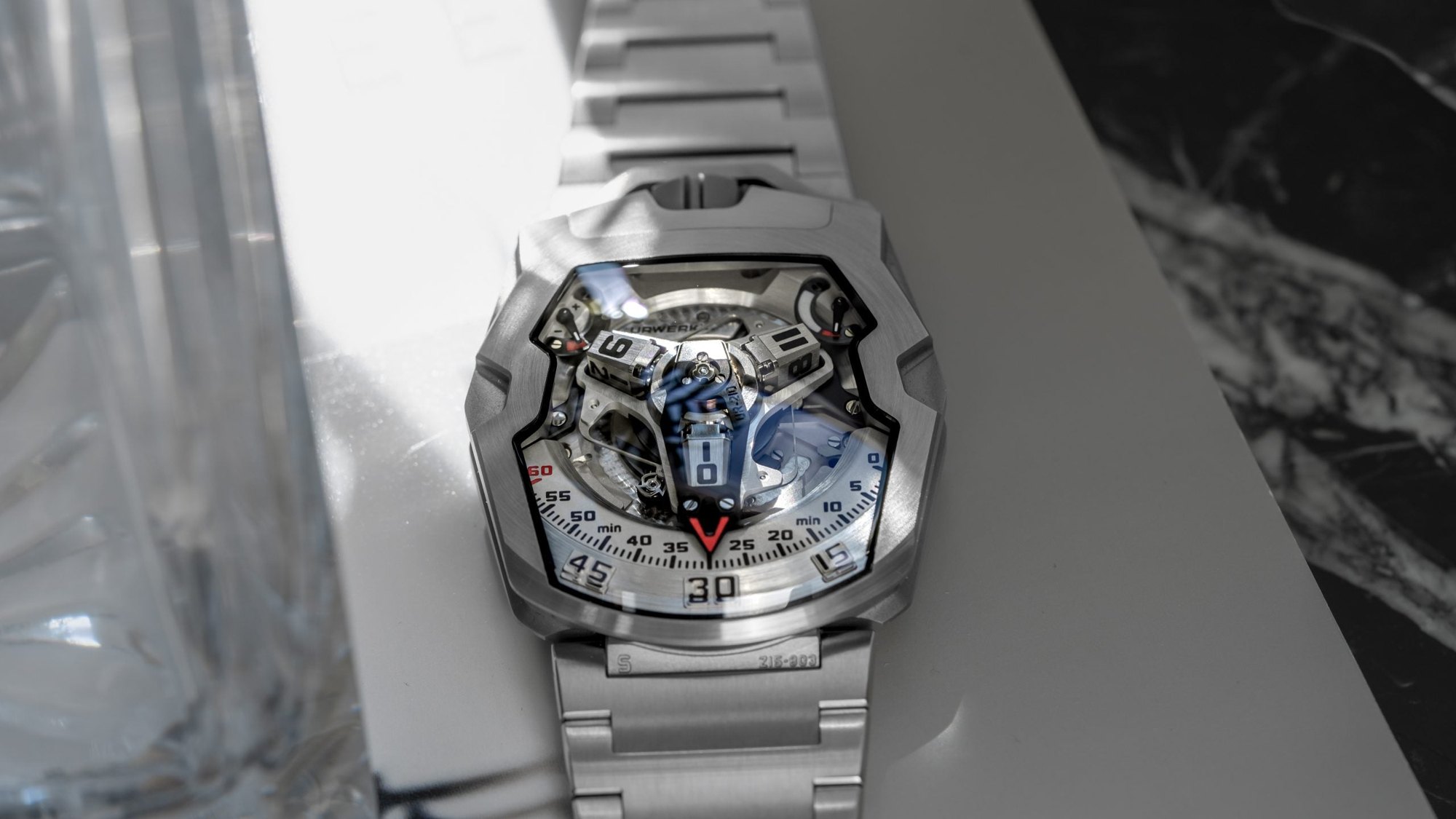تصویر منبع؛ ساعت مچی Urwerk مدل UR-210S 'Full Metal Jacket' نسخه محدود
