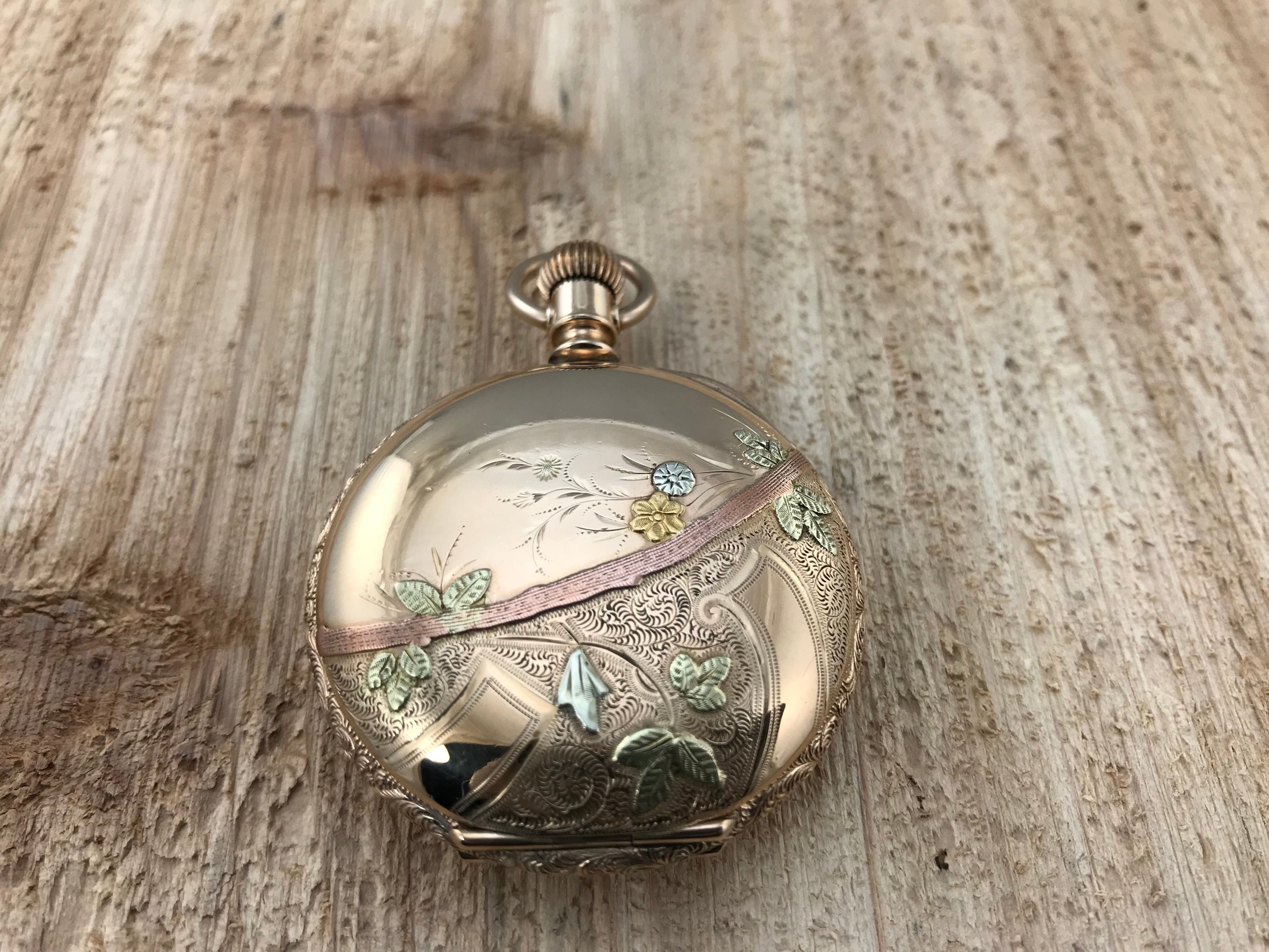 تصویر منبع؛ ساعت جیبی آنتیک Waltham با قاب هانتر سه رنگ