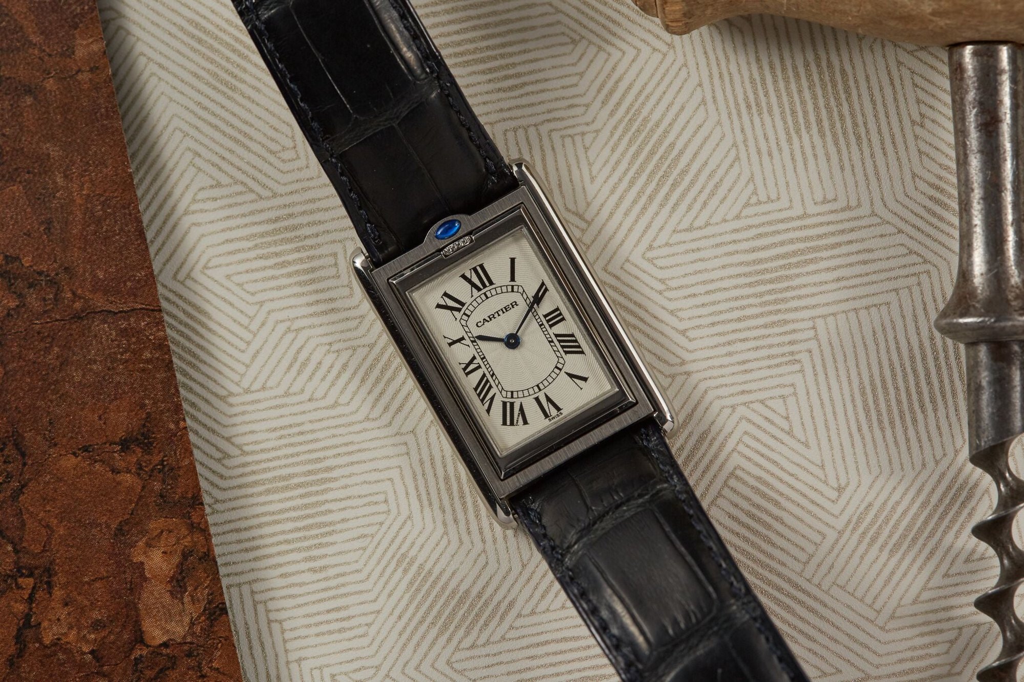 تصویر منبع؛ ساعت مچی دستی Cartier Tank Basculante Mécanique