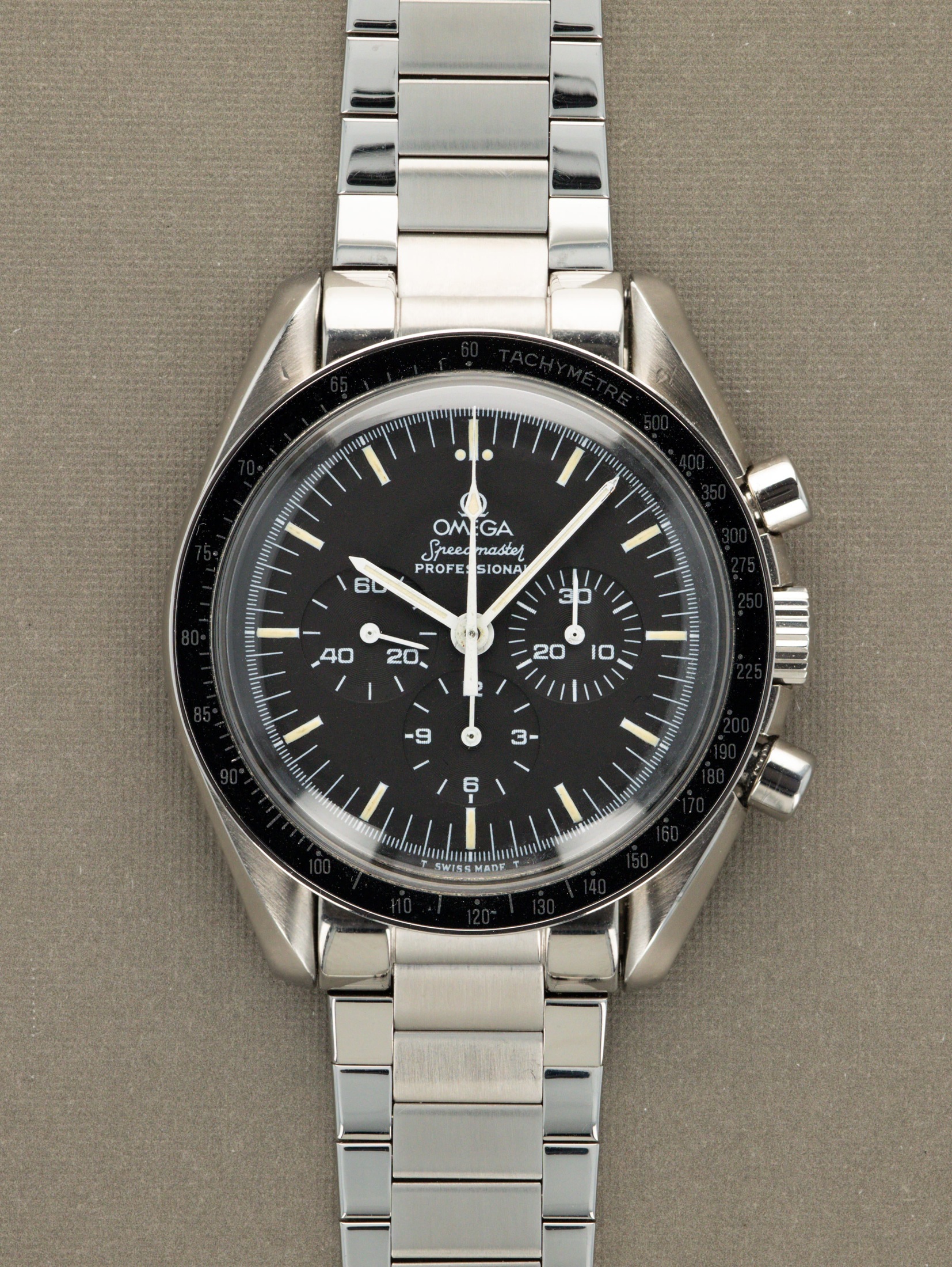 تصویر منبع؛ Omega Speedmaster Ref. 145.022 - Matte Black Tritium Dial