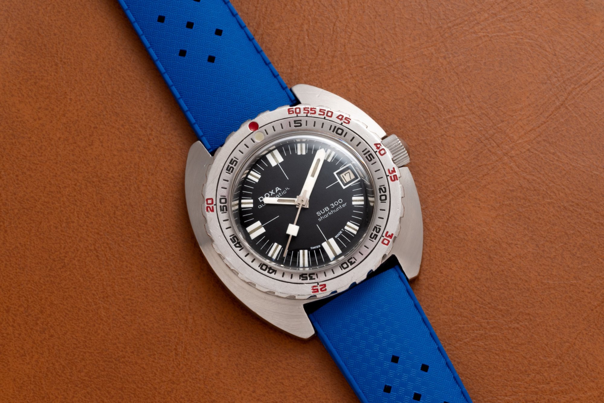 تصویر منبع؛ ساعت مچی غواصی DOXA Sub 300 'No-T' Sharkhunter 'Whiteshark' مدل ۱۹۶۷
