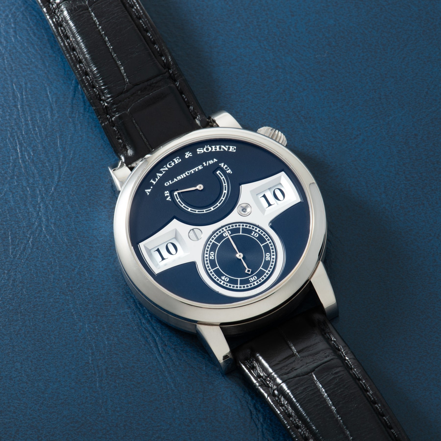 تصویر منبع؛ ساعت مچی مکانیکی A. Lange & Söhne Zeitwerk رفرنس 140.029