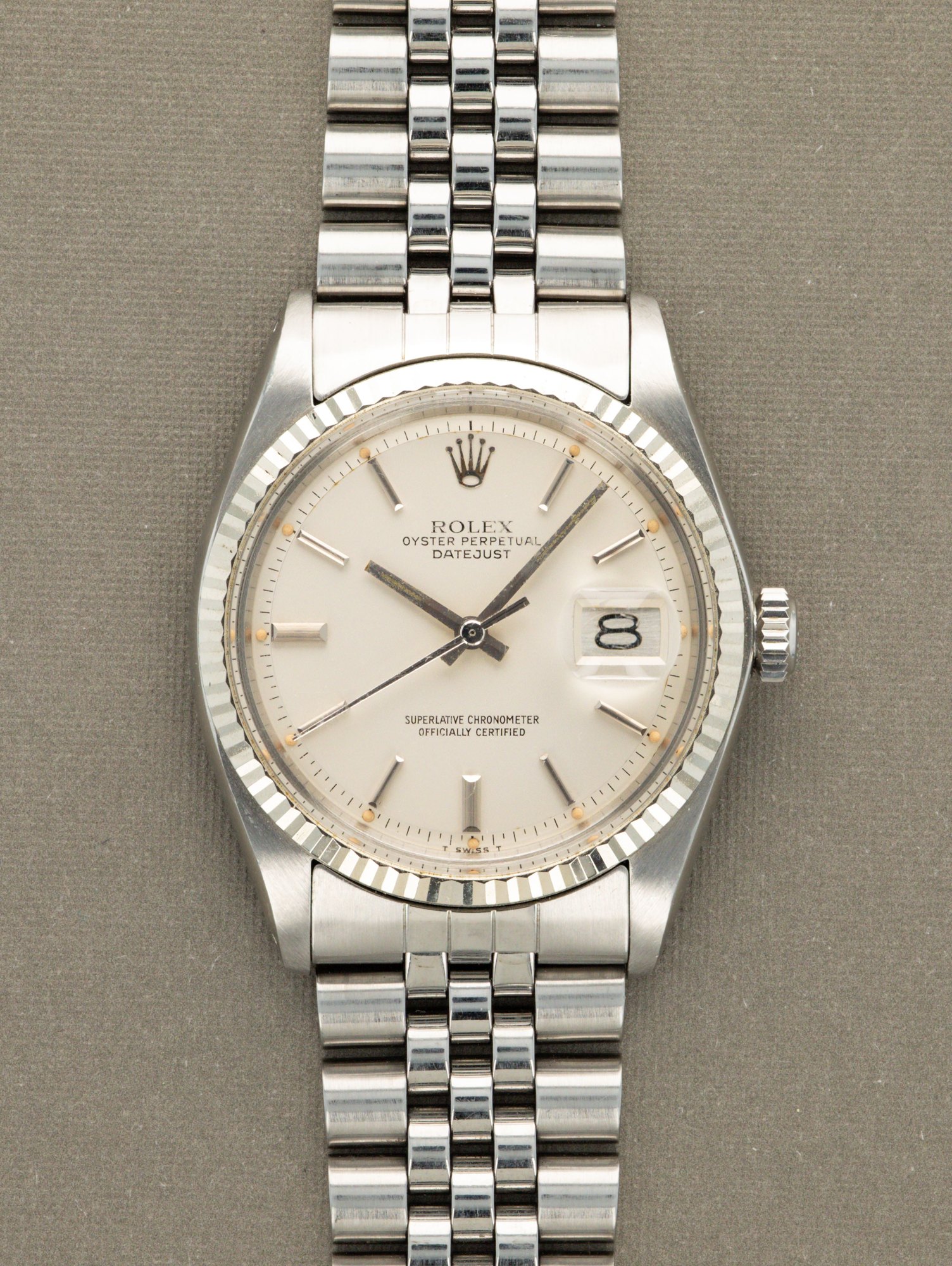 تصویر منبع؛ ساعت مچی Rolex Datejust رفرنس 1601 با صفحه نقرهای اطلسی