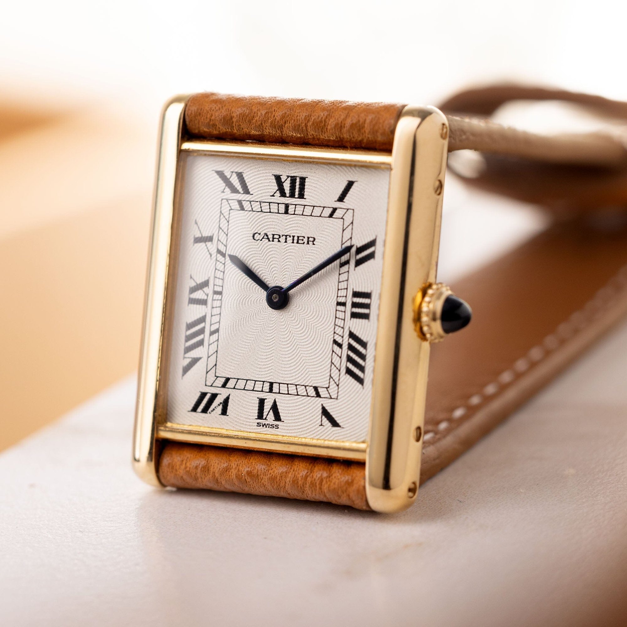 تصویر منبع؛ ساعت مچی Cartier Tank Louis طلا زرد ۱۸ عیار کوکی دستی