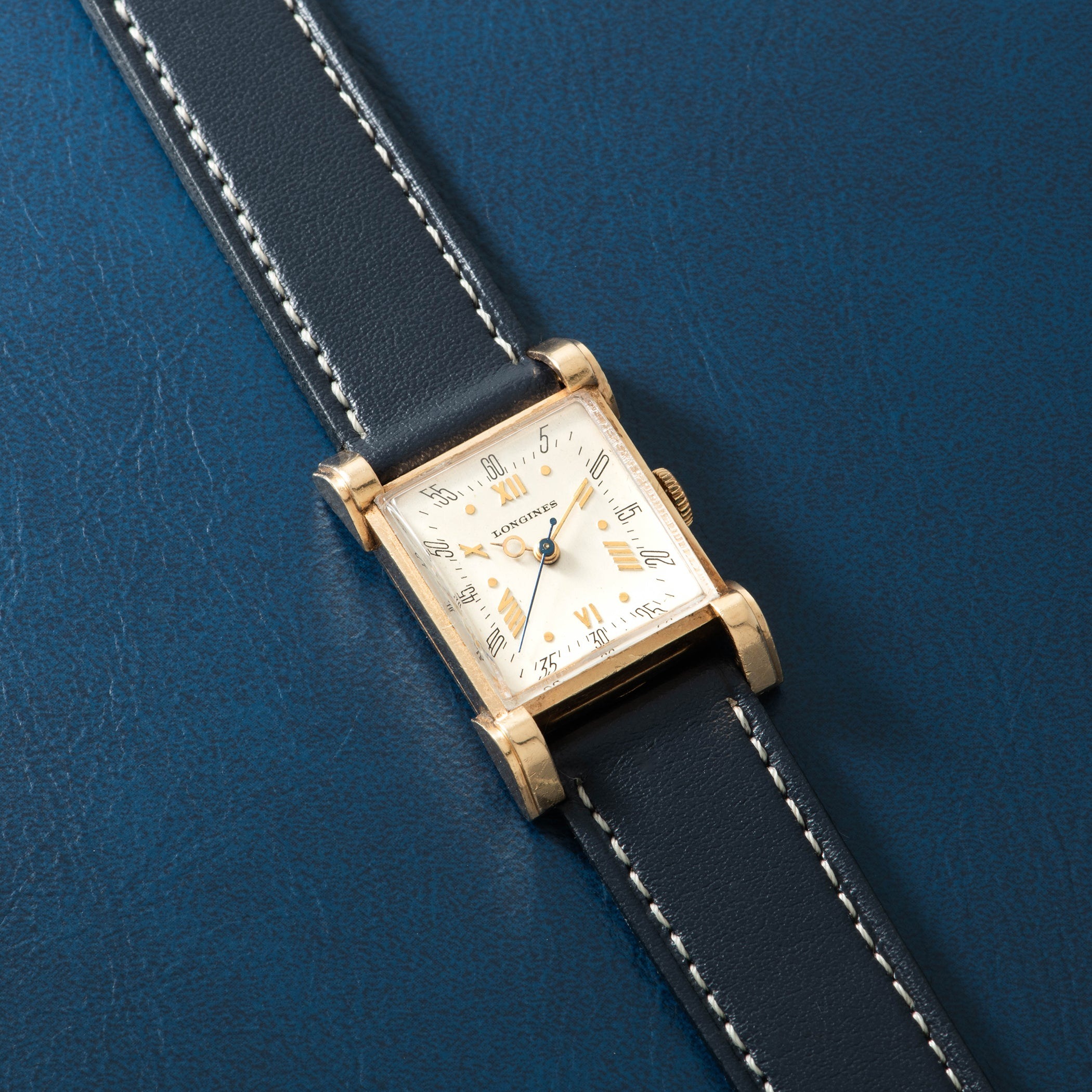 تصویر منبع؛ ساعت Longines Tank با بند Hooded Lugs
