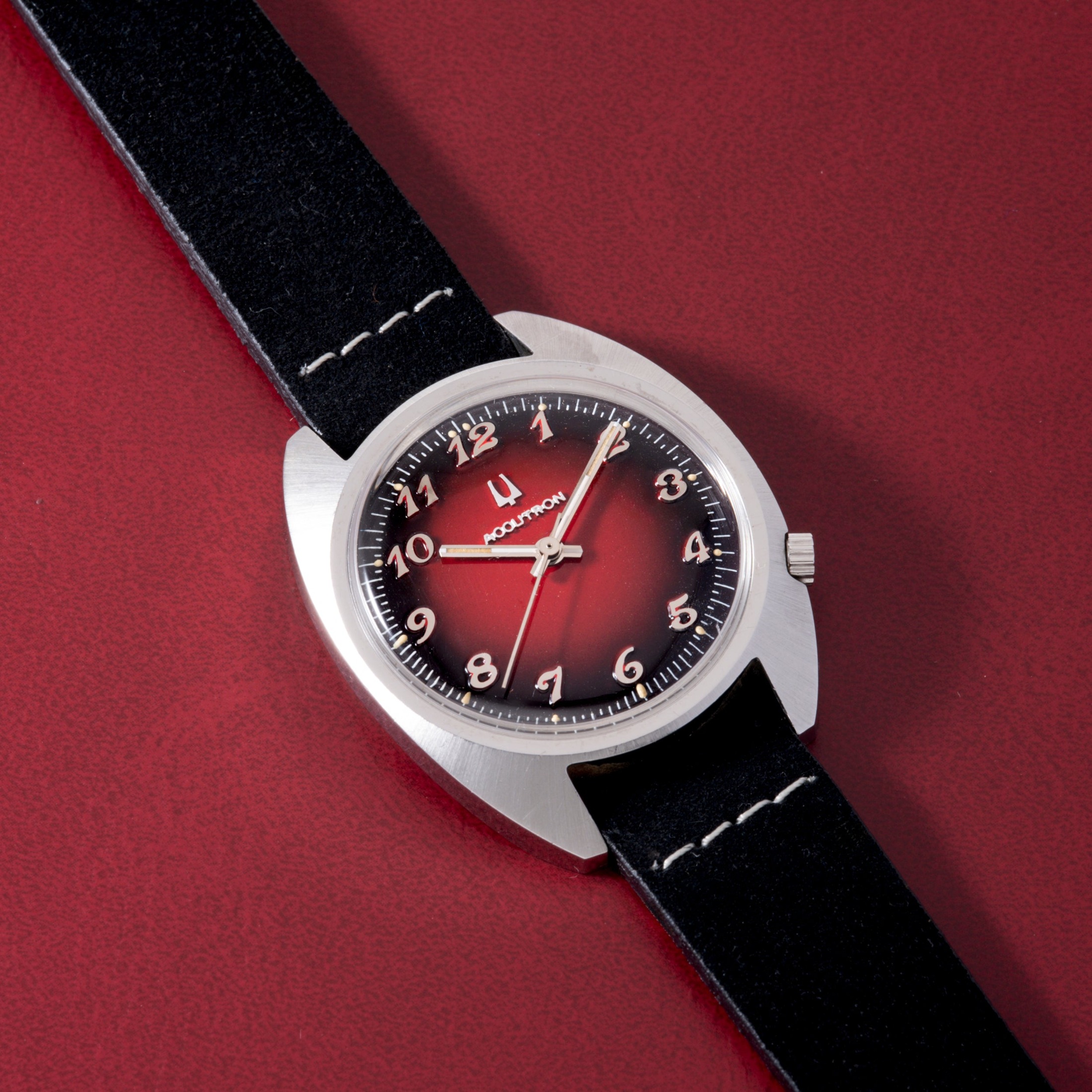 تصویر منبع؛ ساعت Bulova Accutron مدل 'Breguet' با صفحه Red Fumé