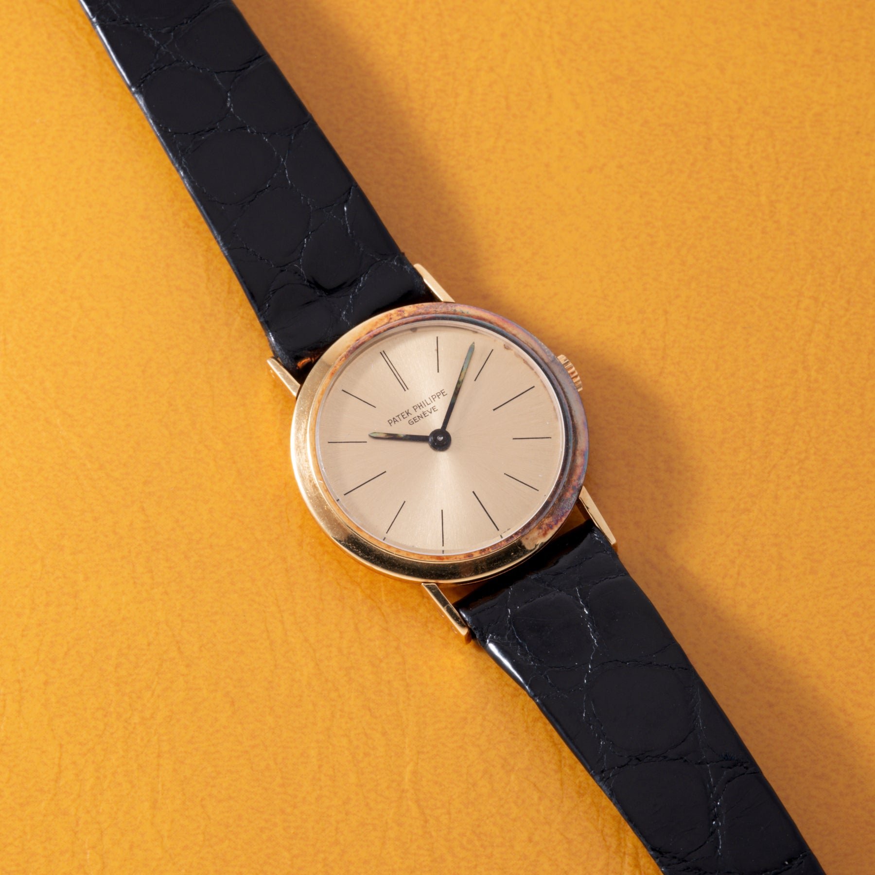 تصویر منبع؛ ساعت مچی زنانه Patek Philippe مدل Mini Calatrava با قاب طلای زرد