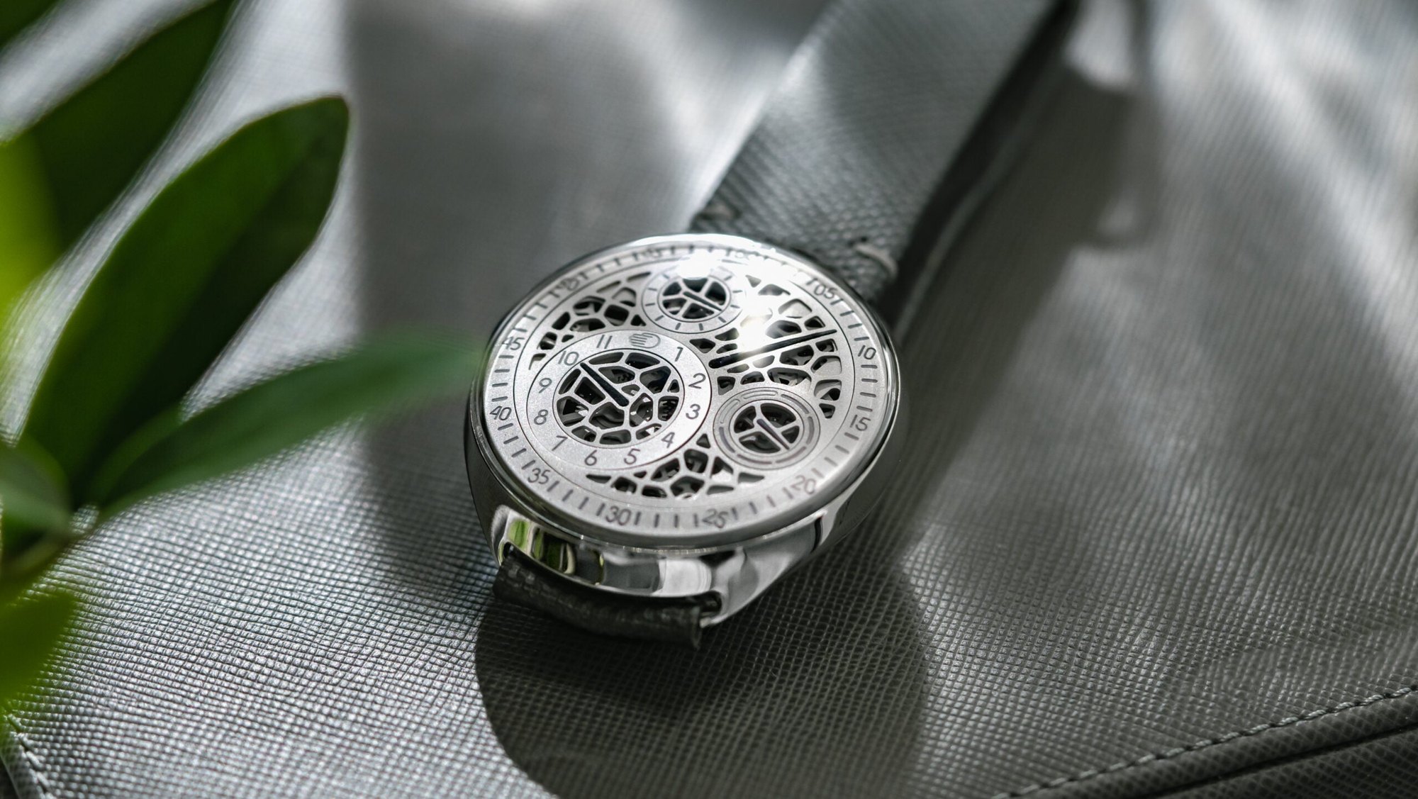 تصویر منبع؛ ساعت مچی Ressence مدل Type 1 Slim HOD نسخه محدود Hodinkee