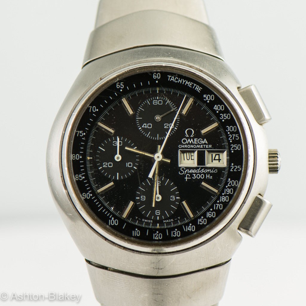 تصویر منبع؛ ساعت مچی OMEGA Speedsonic f300 Hz کرنوگراف کرونومتر معروف به Lobster