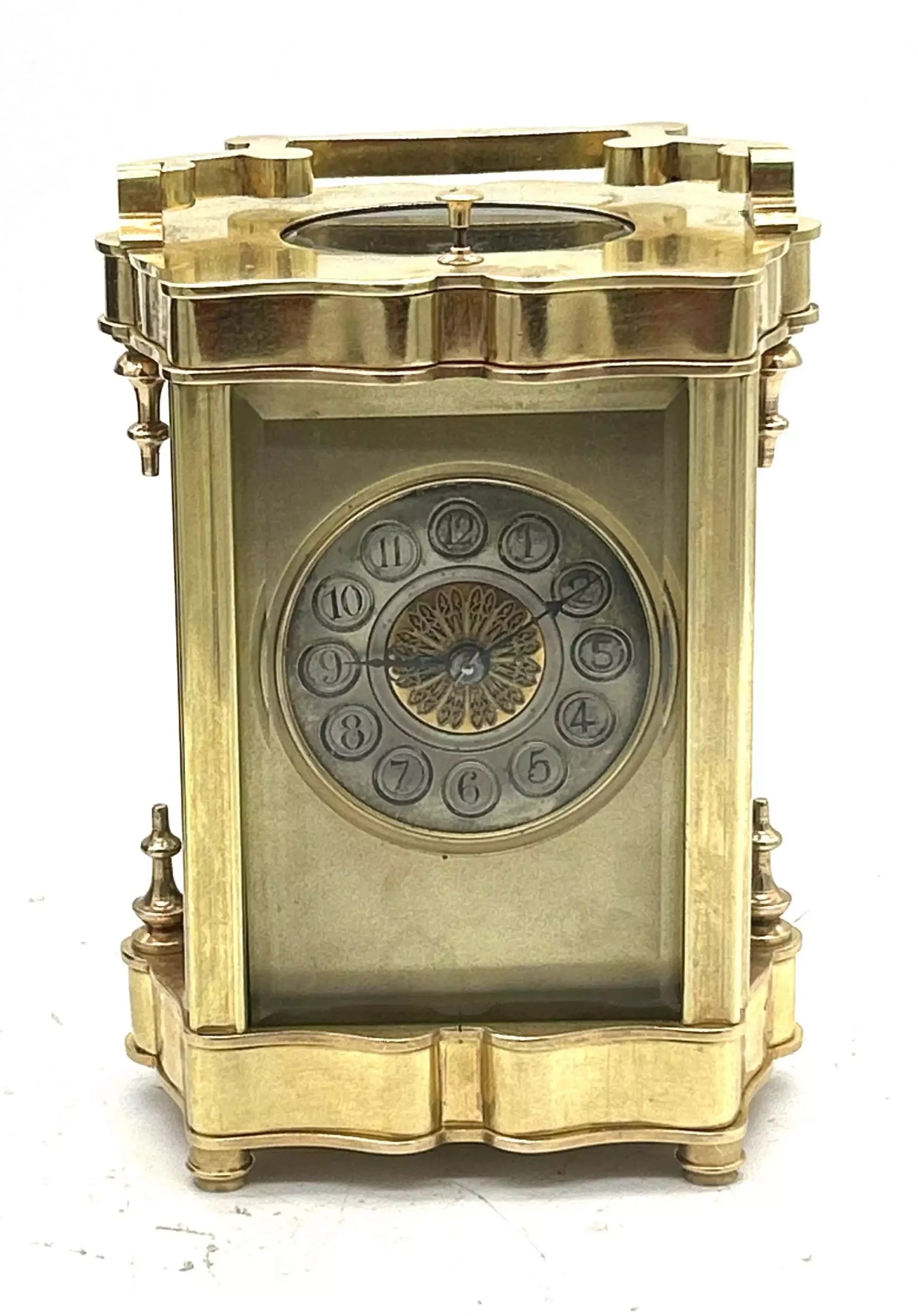 تصویر منبع؛ ساعت کالسکه تکرارکننده فرانسوی (Repeater Carriage Clock)، حدود ۱۸۹۰