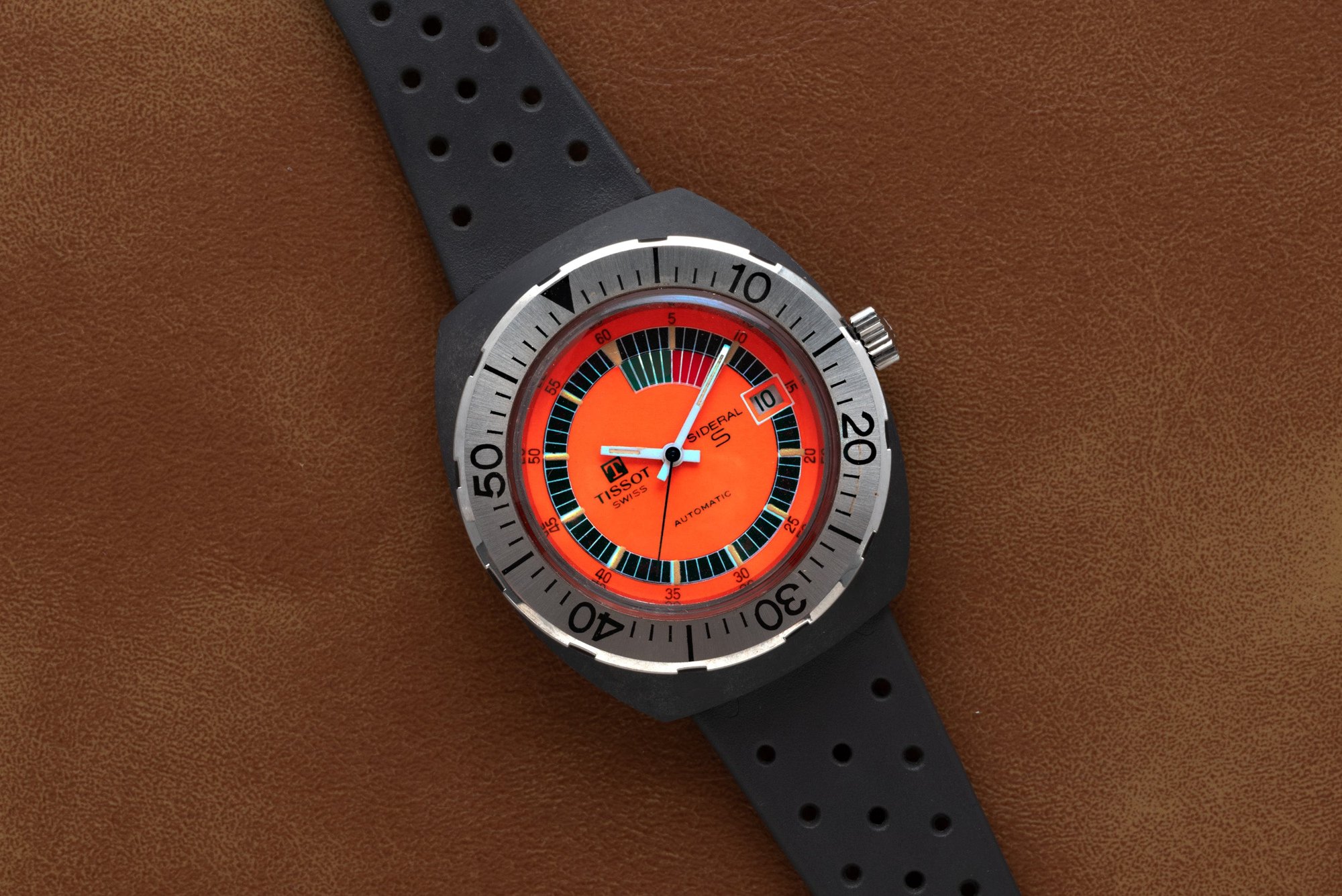 تصویر منبع؛ ساعت مچی وینتیج Tissot Sideral S با قاب فایبرگلاس