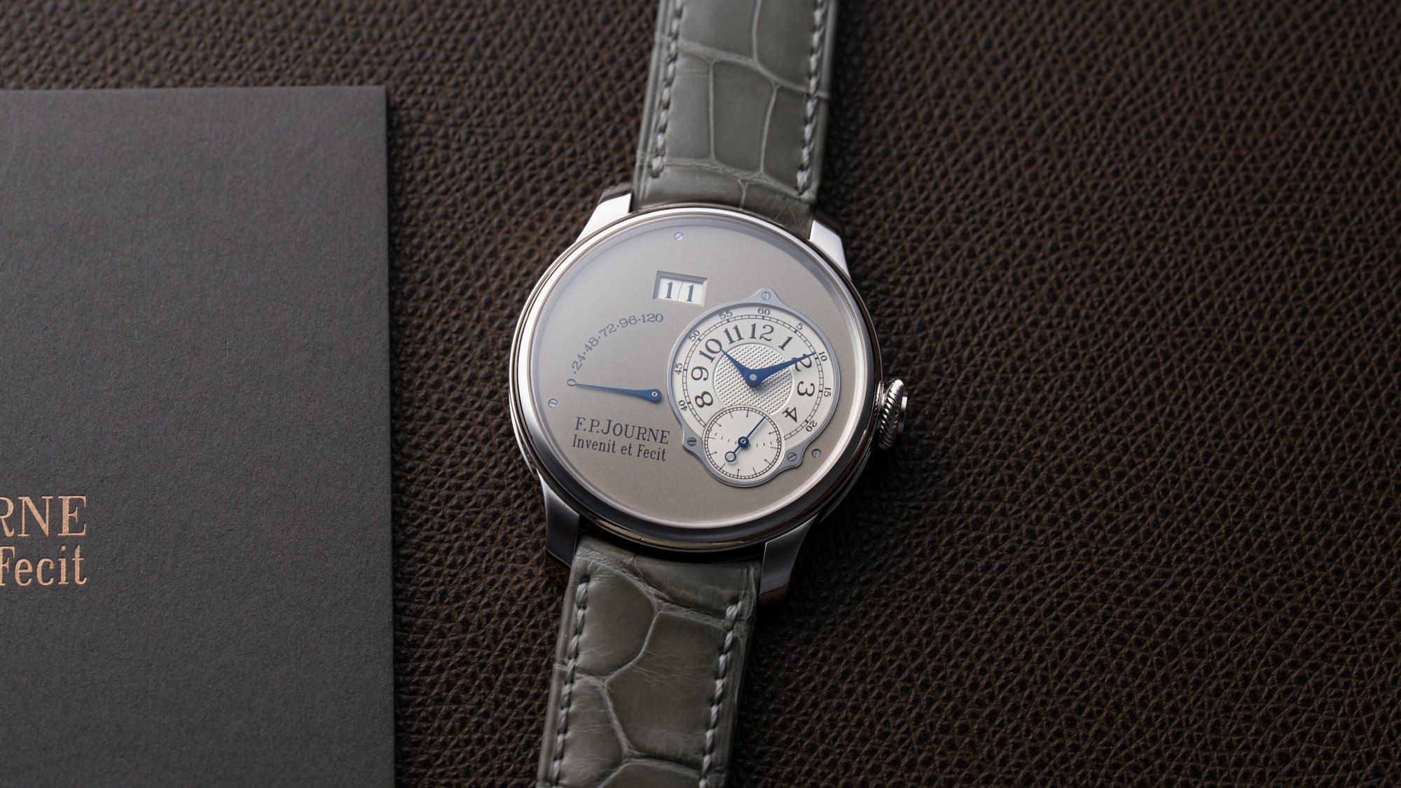 تصویر منبع؛ ساعت مچی F.P. Journe مدل Octa Automatique با قاب پلاتین ۴۰ میلیمتری