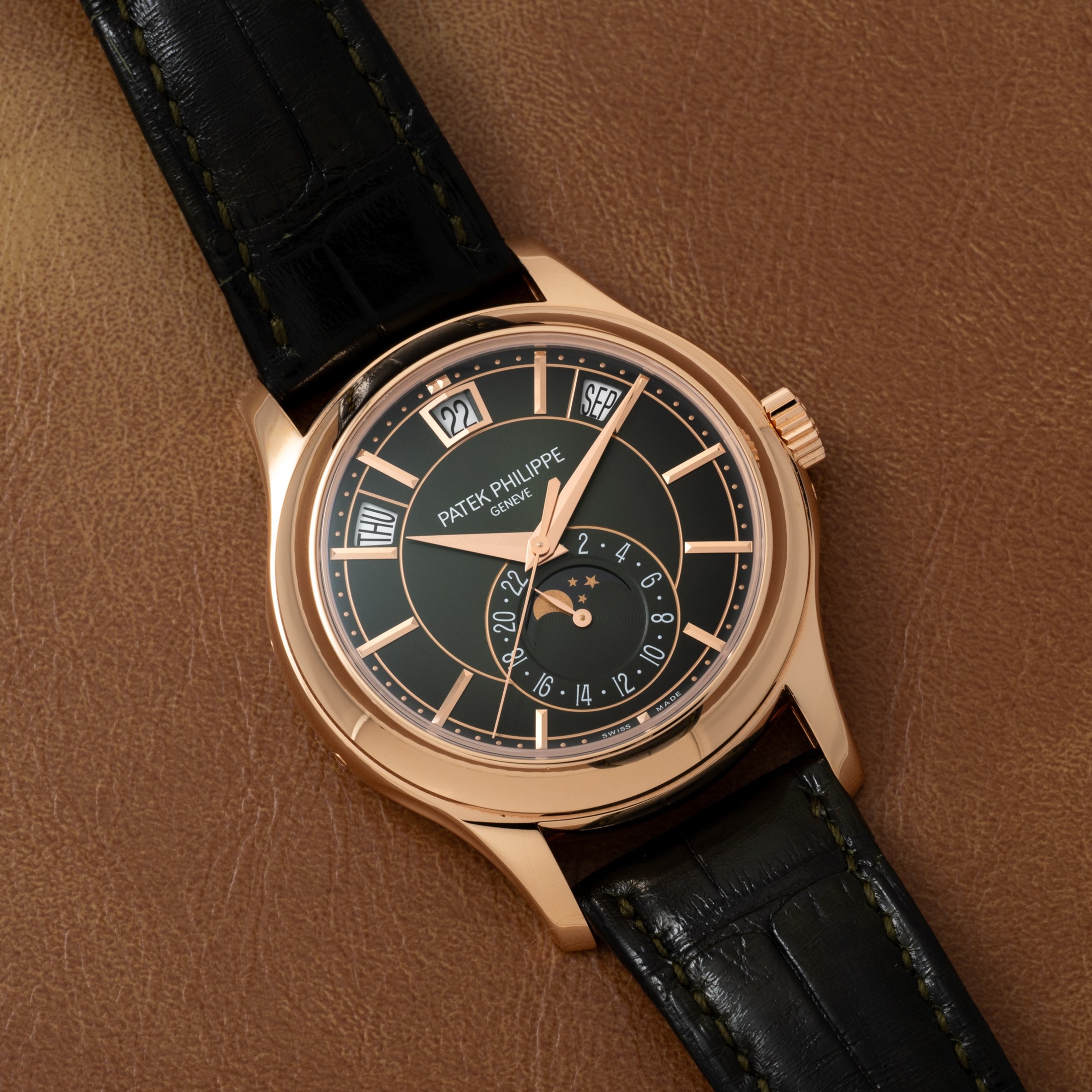 تصویر منبع؛ ساعت Patek Philippe Annual Calendar Moonphase مدل Ref. 5205R-011