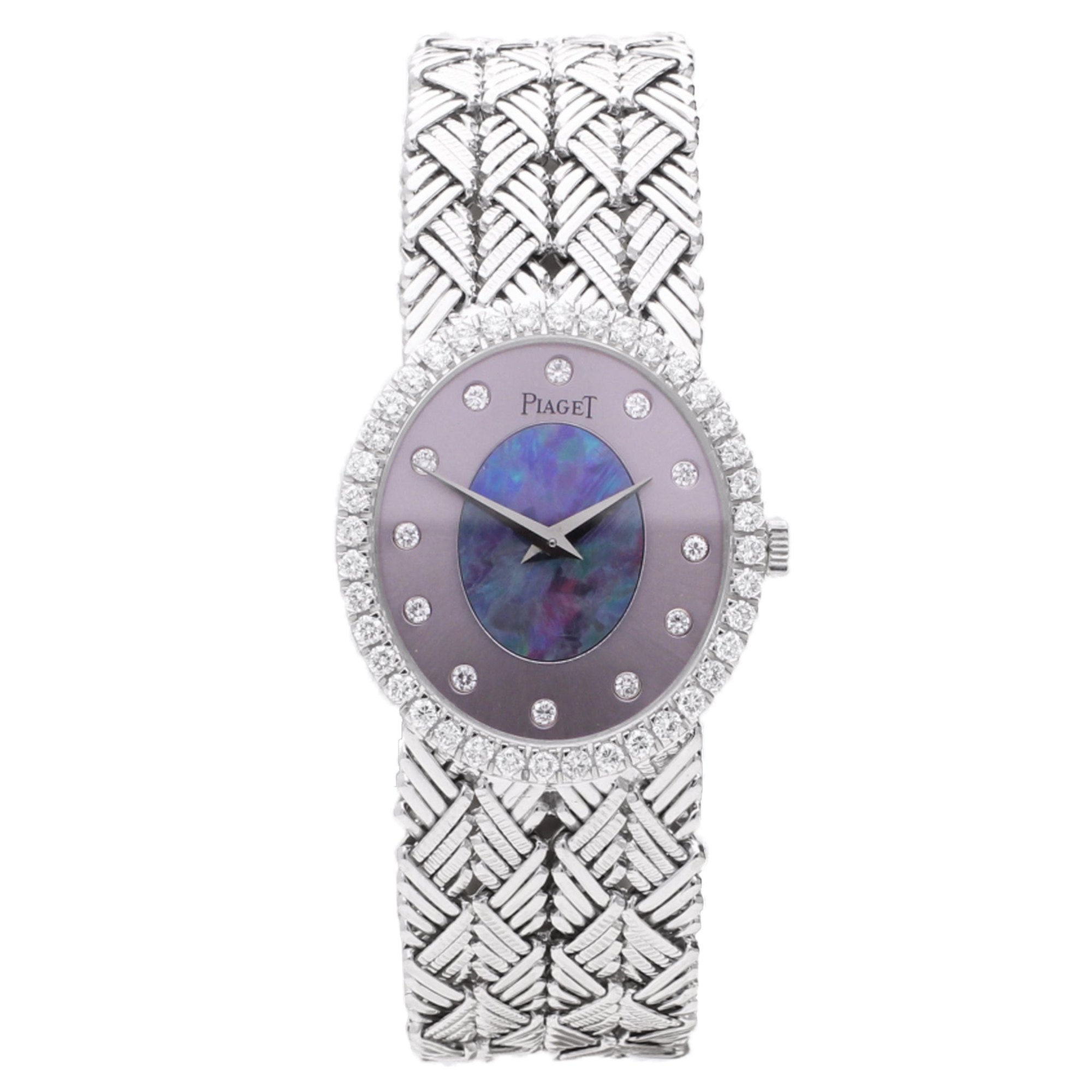 تصویر منبع؛ ساعت مچی زنانه Piaget رفرنس 9826 با طلای سفید ۱۸ عیار، صفحه اوپال و صدف و بزل برلیان