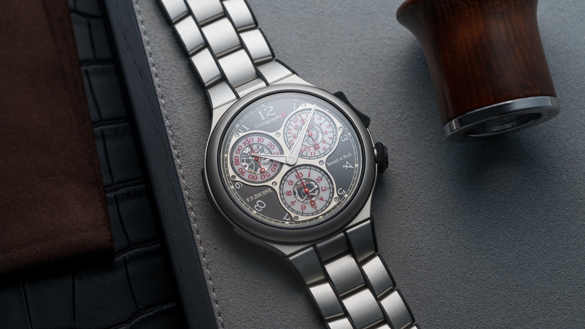 تصویر منبع؛ ساعت مچی کرنوگراف F.P. Journe مدل Centigraphe Sport آلومینیومی