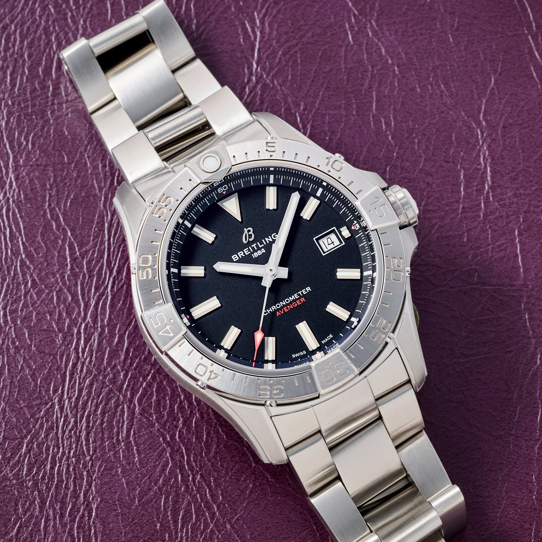 تصویر منبع؛ Breitling Avenger Automatic 42 Ref. A17328101B1A1