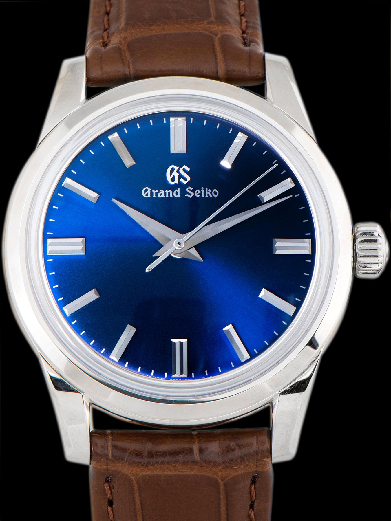 تصویر منبع؛ ساعت مچی Grand Seiko Elegance «Oruri» مدل ۲۰۲۴، رفرنس SBGW279G / 9S64-00Z0 با صفحه آبی و مجموعه کامل
