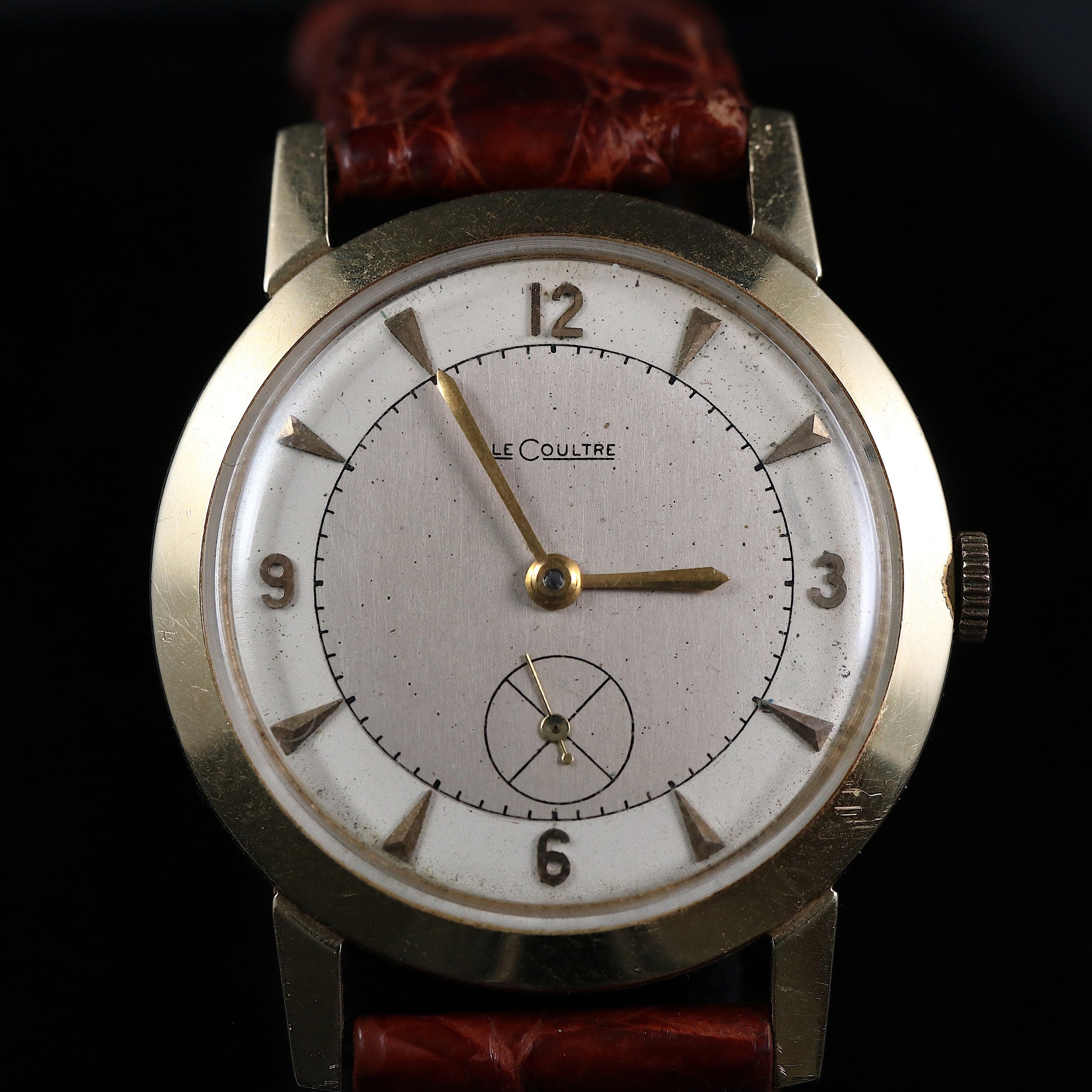 تصویر منبع؛ ساعت مچی Lecoultre مدل Pie Pan از طلای ۱۴ عیار، دهه ۱۹۵۰